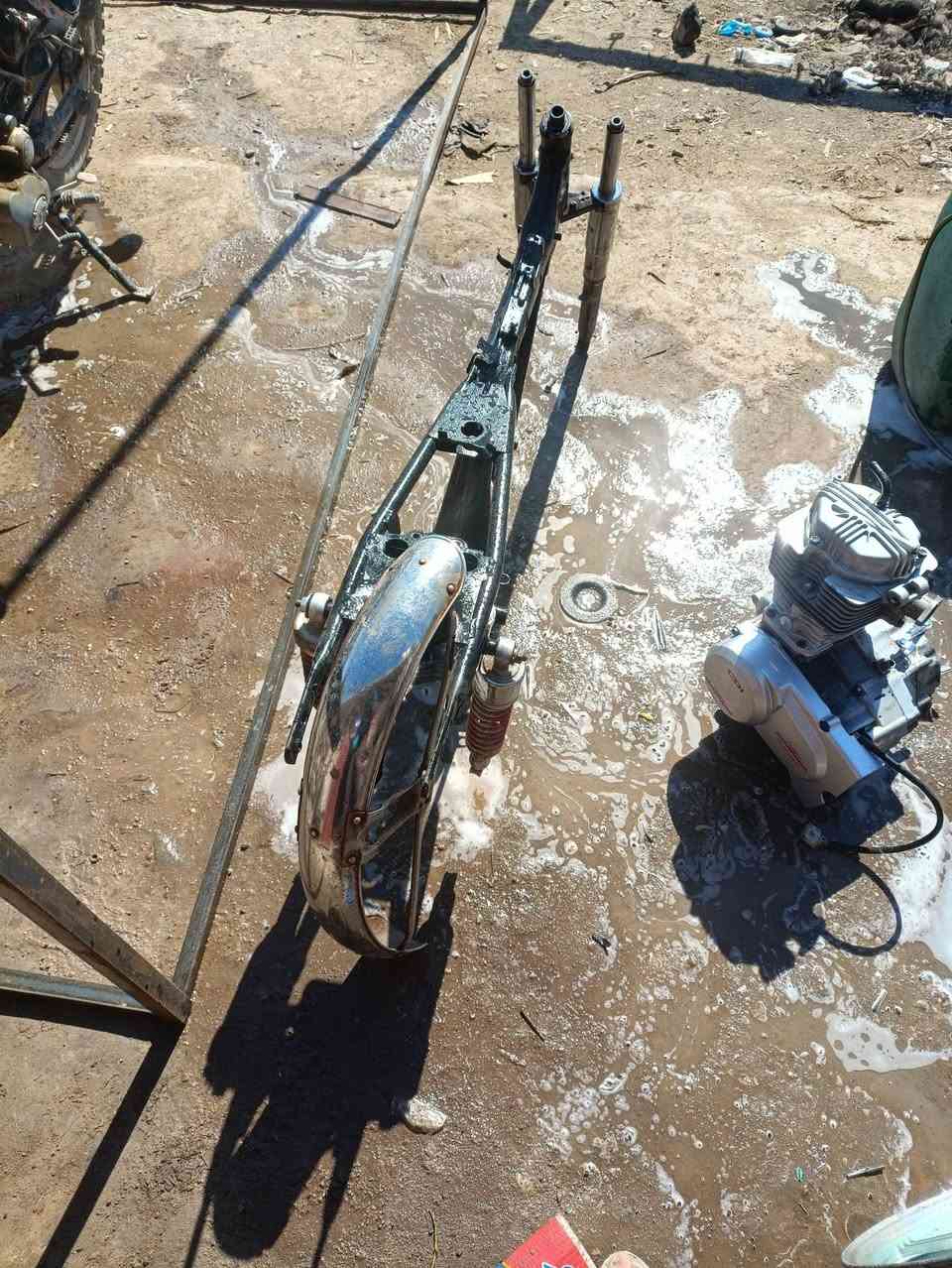 محرك 4 كير شرط نضافه ونشاط
لشه نضيفه+ ويل امامي وخلفي+جاملق امامي وجديله ويدات جديده
السعر125 الف وبيها مجال
***********
