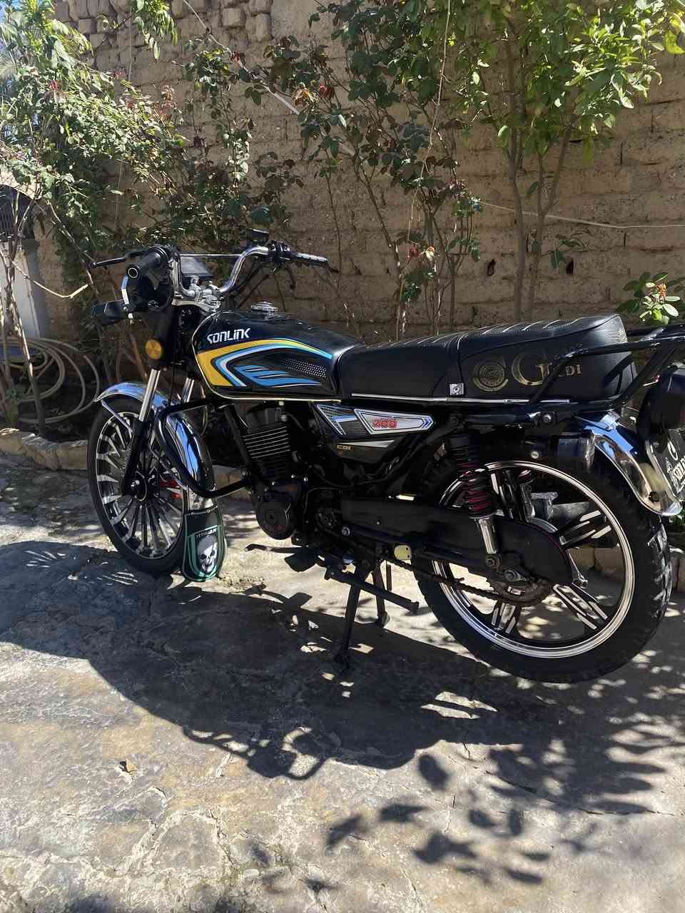 دارجه سيفان موديل 25  محرك 200 ضاغطة وزنجيل 
نضافه فول سعر 700 وبيها مجال حك الجية


**إذا كنت صاحب هذا الإعلان وتريد حذفه لأي سبب، رجاءا أرسل رسالة إلى الدعم الفني**