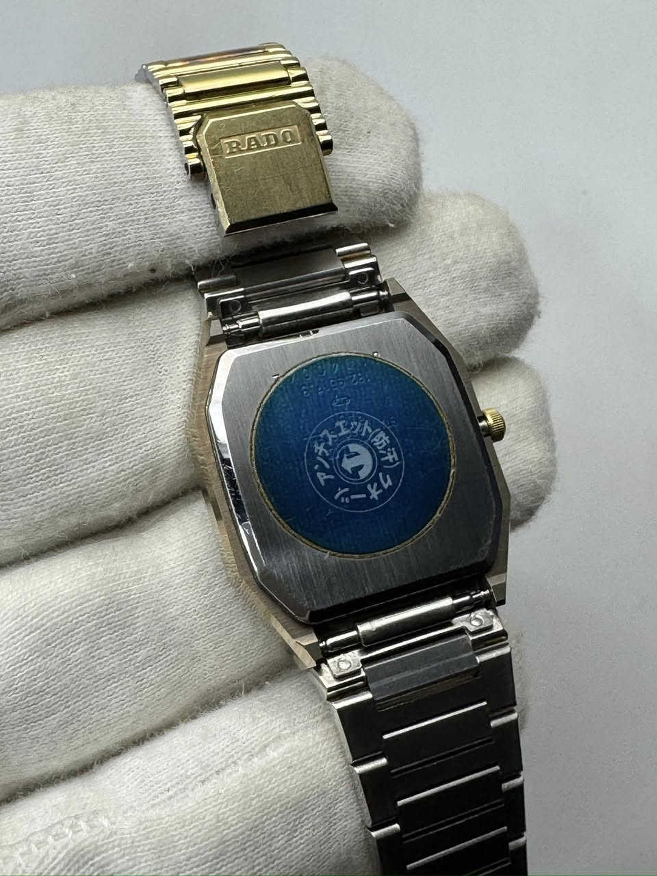 RADO Diastar 1970
جديدة لوك شمع غير مستخدمة (بدون مرفقات) بنسبة نظافة ممتازة
السير بلادي كامل مع أمكانية إضافة السير الجلد 
- القطر 34*30
- زجاج مضلع
- طلاء ذهب بالكامل
للإستفسار مراسلة الصفحة ، يوجد توصيل الى جميع محافظات العراق
(نتعامل بالساعات الأصلية فقط)


**إذا كنت صاحب هذا الإعلان وتريد حذفه لأي سبب، رجاءا أرسل رسالة إلى الدعم الفني**