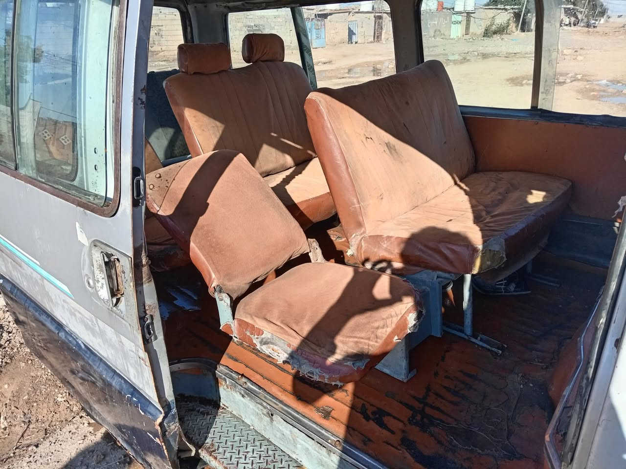 بسته موديل 94سياره حلوه رقم واسط سياره بلاديه شواصي بلاديه سنويه ل ٢٧ مصفره تحويل ثاني يوم سعر ٢٣ وبيه مجال مكلف بل نشر المكان بغداد نهروان *********** المكينه فاره يطق
