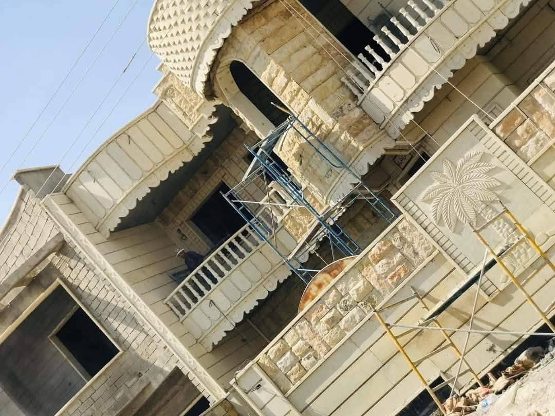السلام عليكم 
يتوفر كوبنات  ابواب وشبابيك
واجهات
نافورات 
نحت جداريات و كتابات
يتوفر مواد وعمل نعمل قصد ونقد 
***********
*********** واتس اب فقط
