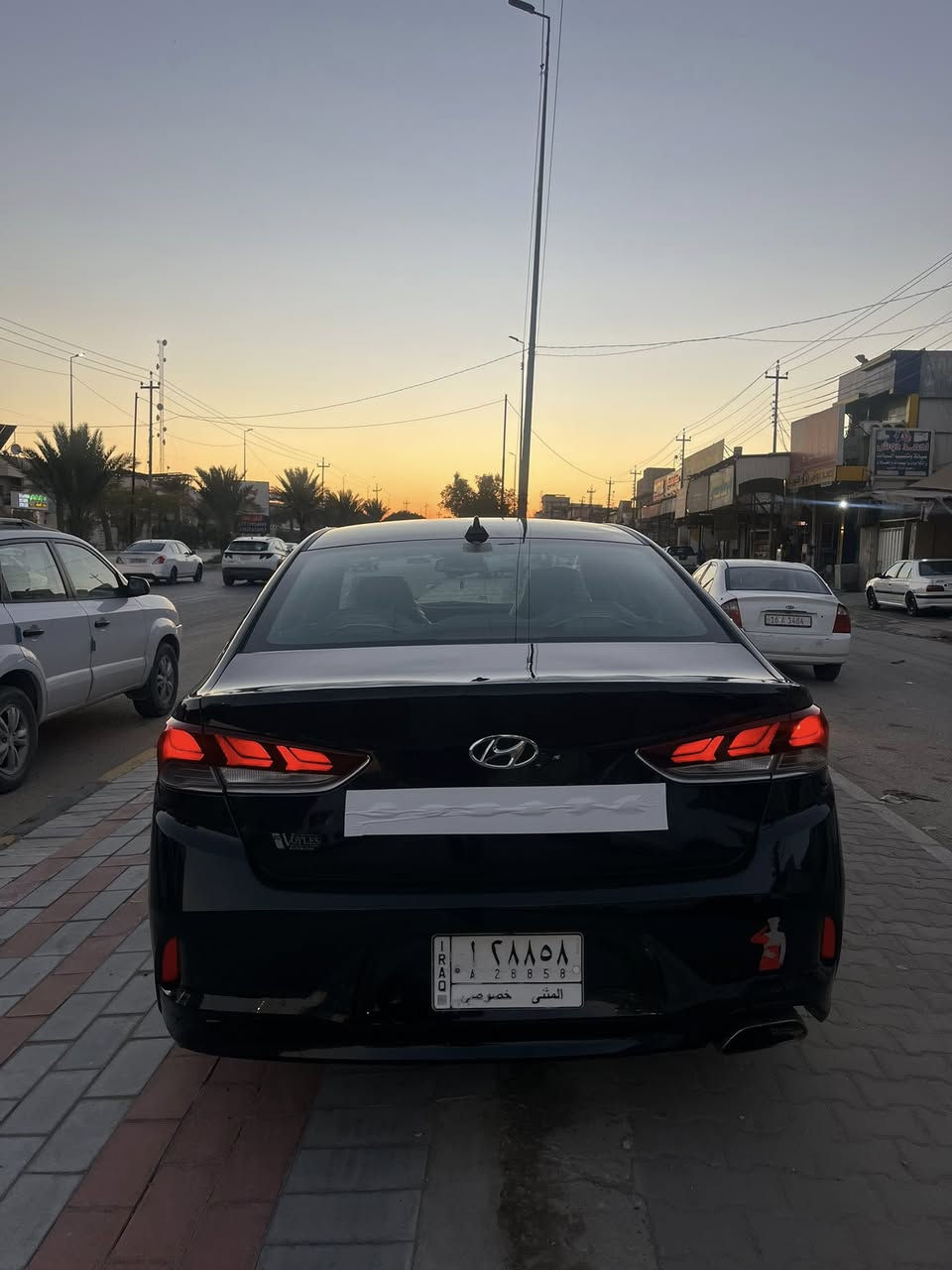 السلام عليكم 

-سوناتا 2018  وارد امريكي 
-فول مواصفات عدا الفتحه
 -رادار نقطه عمياء 
-قطعتين تبريد
   -بصمه 
-كشنات تدفئه
-تبريد منفصل
-محرك ما مفتوح
-وهواي تفاصيل بعد بيها
-السونار مرفق مع الصور 
-السعر 122 وبيهه مجال
-مكان السياره ديوانيه غماس
-للاستفسار ***********
