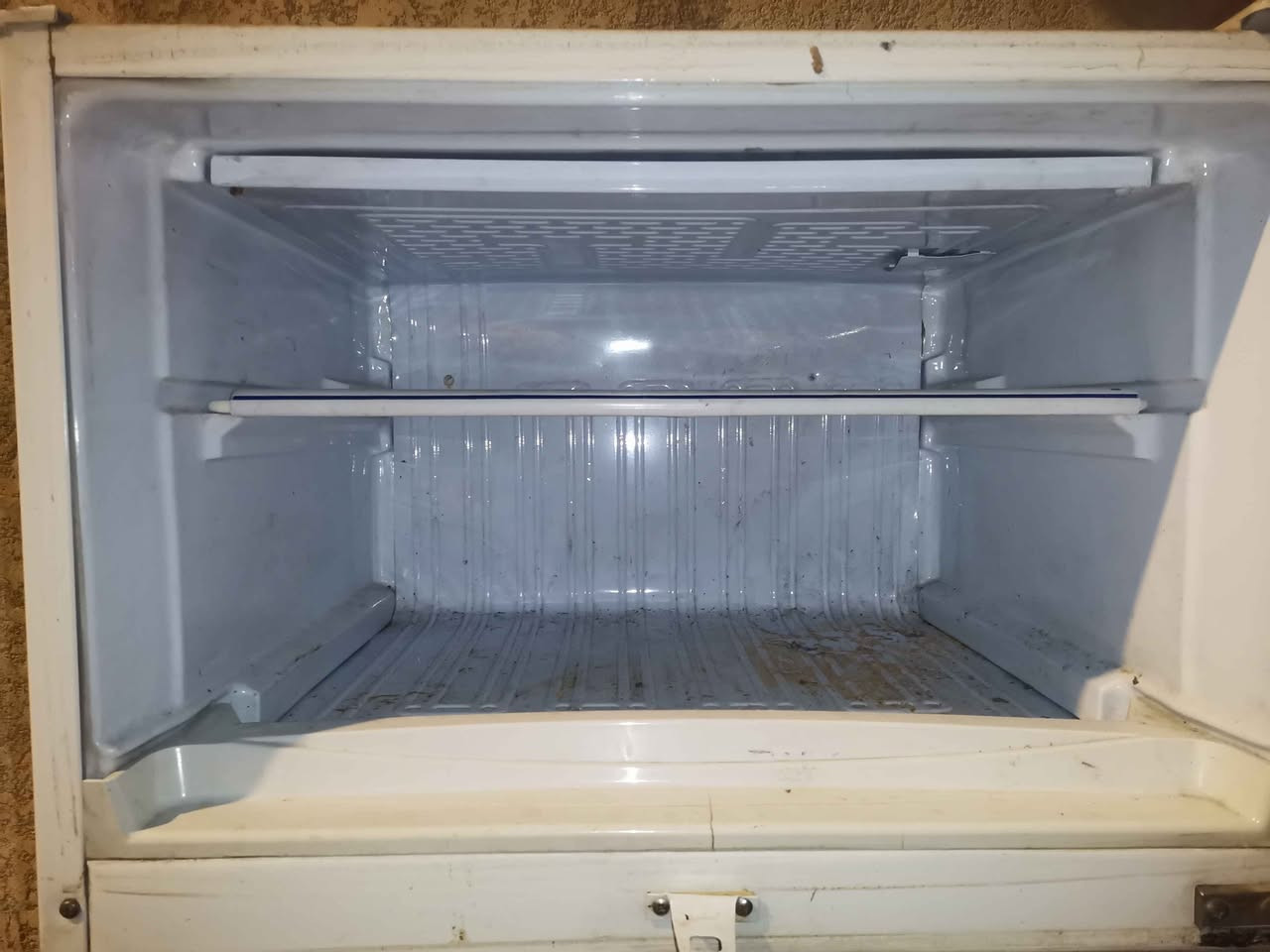 ثلاجه حجم كبير شرط شغل بس اريد اشيل وما محتاجها مكاني قبله حي جامعه شارع مستشفى طفل *********** بي واتساب ثلاجه بلاد ما داخله تصليح تجي تفحصها وتاخذه سعرها 100 الف اني ماخذه ب ٥٠٠ بس اريد اشيل وما عندي مكان البصرة, العراق
