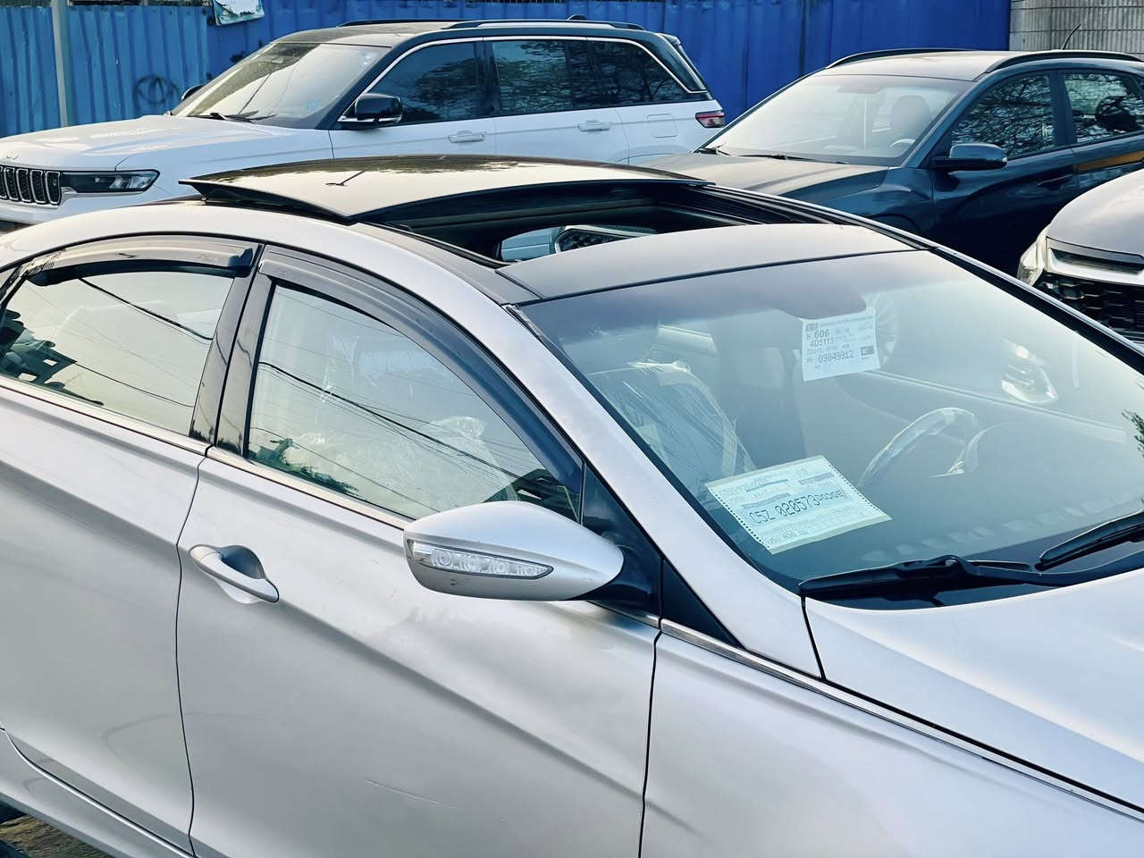 سلام عليكم     فووول 1/1
بسمي تحويل مباشر 
عندي سوناتا 2011 
مواصفات    
فول   بدون ضرر
  
بي 4 مكانات بخ اثر جراد بصبغ
مكينه 2400 دوش 
نظيفه جدا     عليه ادامه كامله مليون ونص  يعني جاهز سياره 
        مكان بغداد 
مجمع 28 نيسان 
                        تحويل وكاله حاظر 
         هاتف ‭0773 040 1060‬        
                                       
سعر 112$
