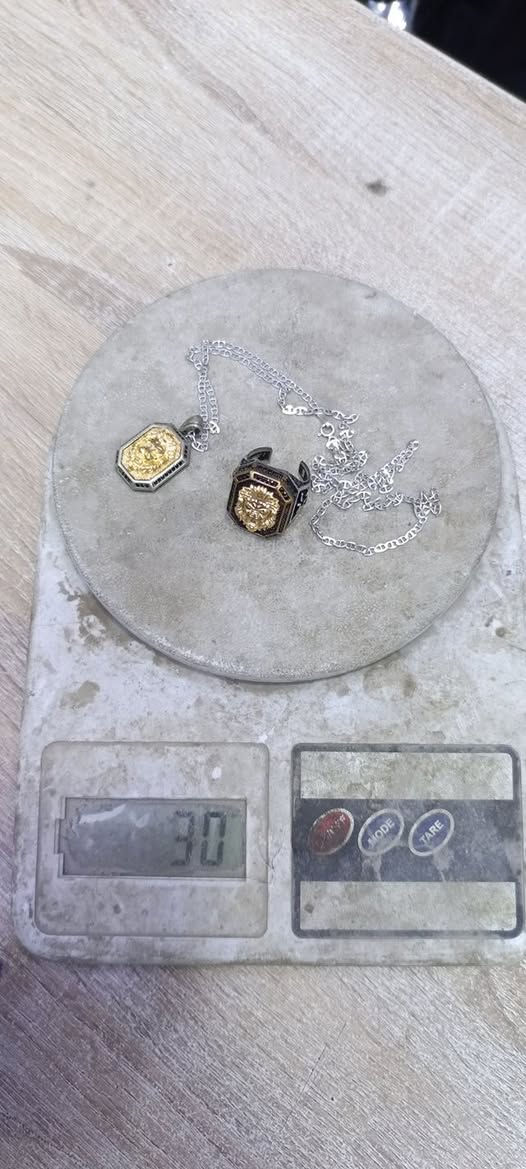 سنسله اومداليا او خاتم تايكر فضه مختوم 925 عليهم الوزن 30 غرام للبيع السعر 100 الف الي يريدهن يراسلني واتساب ‏‪7760679556‬‏0 او خاص


**إذا كنت صاحب هذا الإعلان وتريد حذفه لأي سبب، رجاءا أرسل رسالة إلى الدعم الفني**