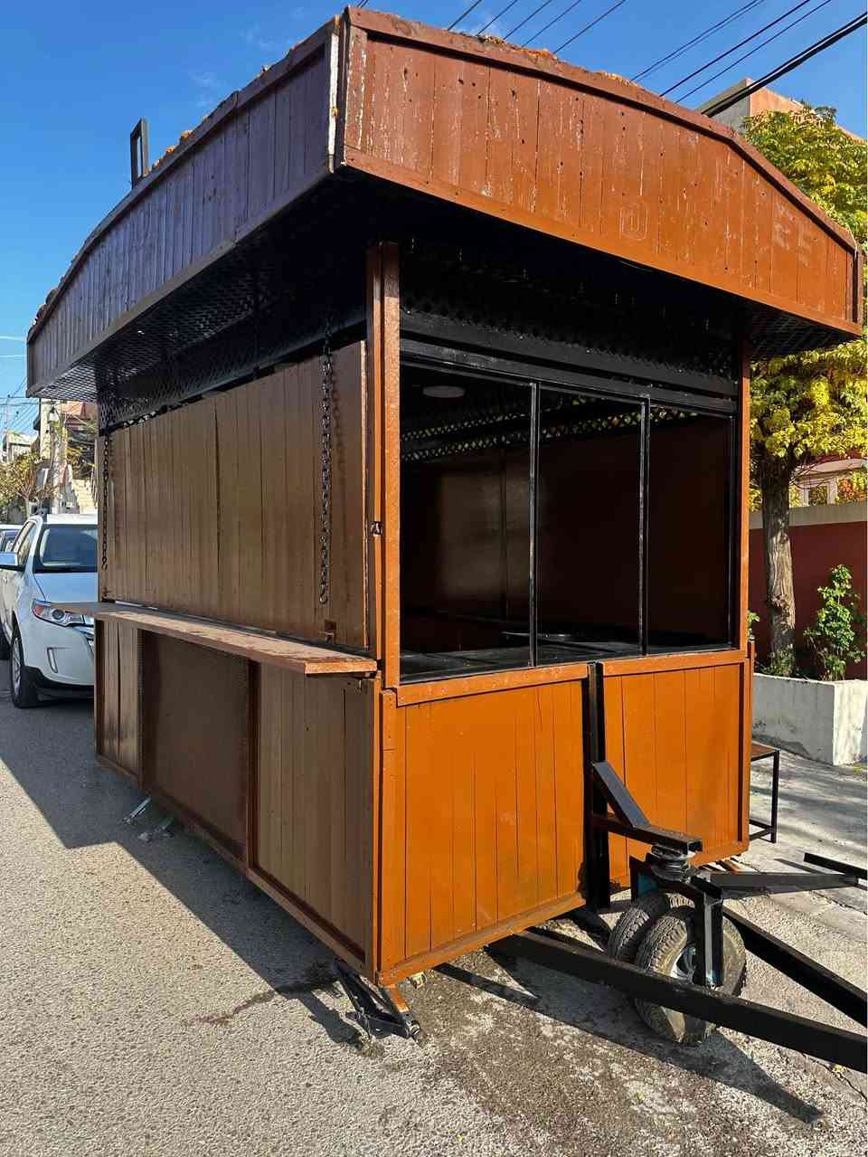 ئەم کۆشکە بۆ فرۆشتن
کۆشکەکە زۆر پاک و جوانە
بۆ هەموو ئیشێکی خواردەمەنی گونجاوە
مەخسەلی تیایە
٣ مەتر بە ١.٨٠
تایەی لە ژێرایە بۆ گواستنەوە
ڕەقەم تەلەفوون
*********** السليمانية, العراق
