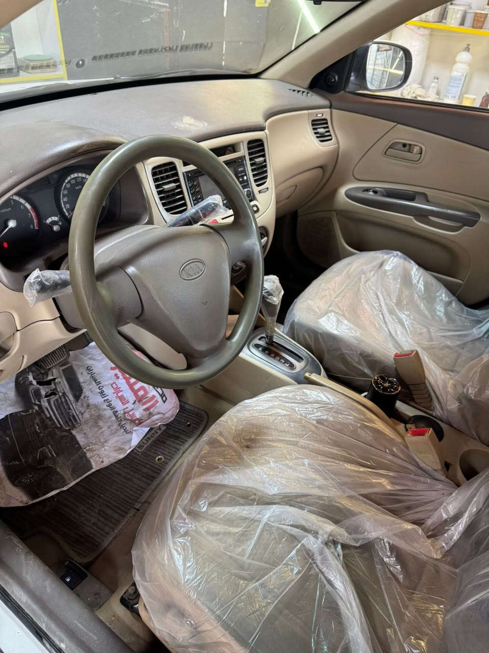 السلام عليكم اخوان 
كيا ريو للبيع 
موديل 2011 
السيارة نظيفة 
مو مثل المهجومات ال بشارع 
بيها فقط قطعتين صبغ 
بنيد و جاملغ لا غير 
اي استفسار خاص 
او الاتصال بهذا الرقم ***********
