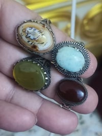 احجار طبيعية • توصيل • اكسسوارات