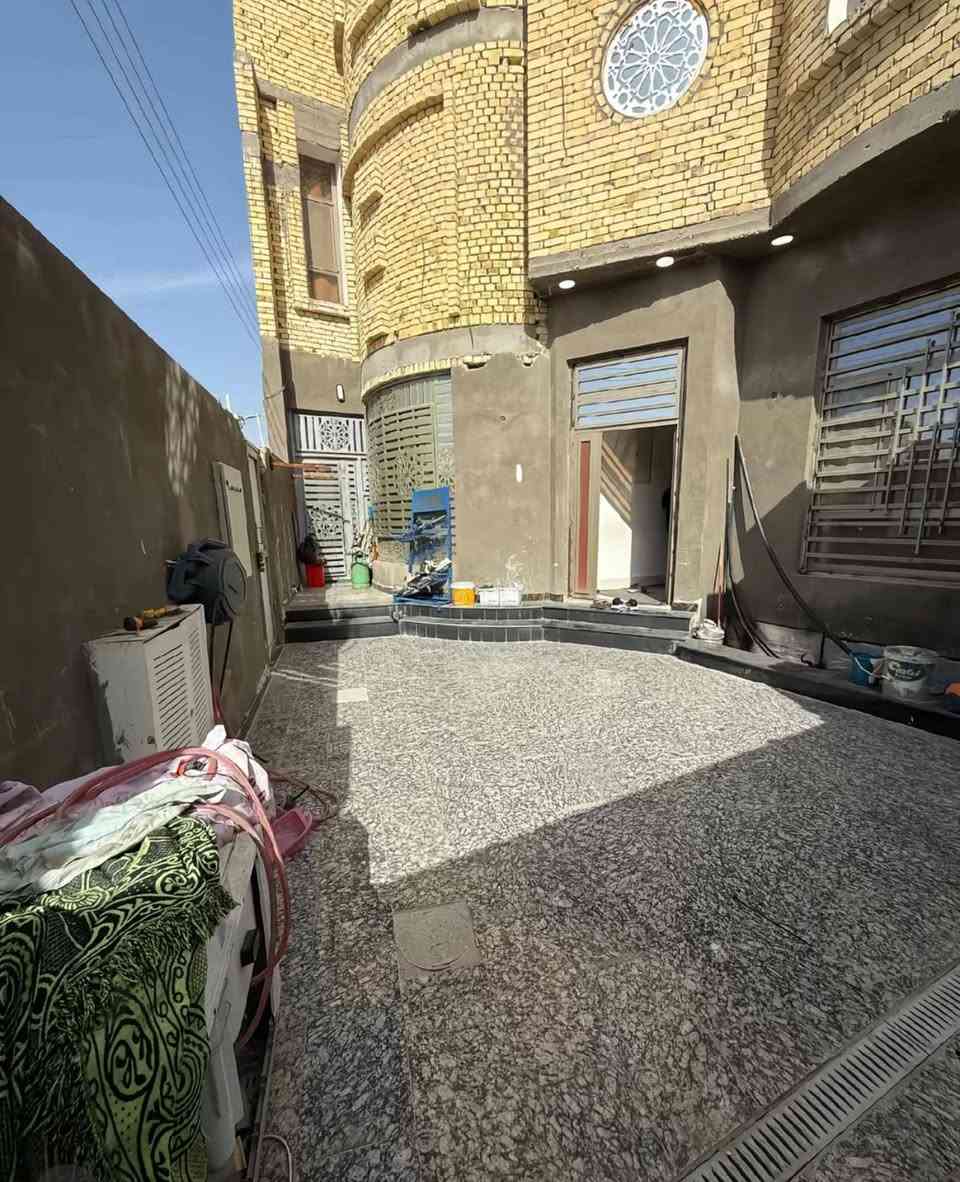 #دار_طابو_ملك_صرف للبيع #ياسين_خريبط 

المساحه 300م بالطابو + 50م متفضله
الدار ركن طابقين يحتوي الطابق الاول على غرف نوم عدد 3 وصاله واستقبال ومطبخ ومجموعة صحيات..
والطابق الثاني يحتوي على شقتين كل شقه فيها غرف نوم عدد 2
وصاله ومجموعة صحيات.
+الدار يحتوي على شقه منفصله عنه سنة البناء 2025 #السعر_660 مليون قابل #للتفاوض
لاتواصل (***********)
