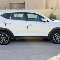 توكسان موديل 2019 خليجي بدون صبغ ماشية 100 الف كيلو متر رقم بغداد للبي...