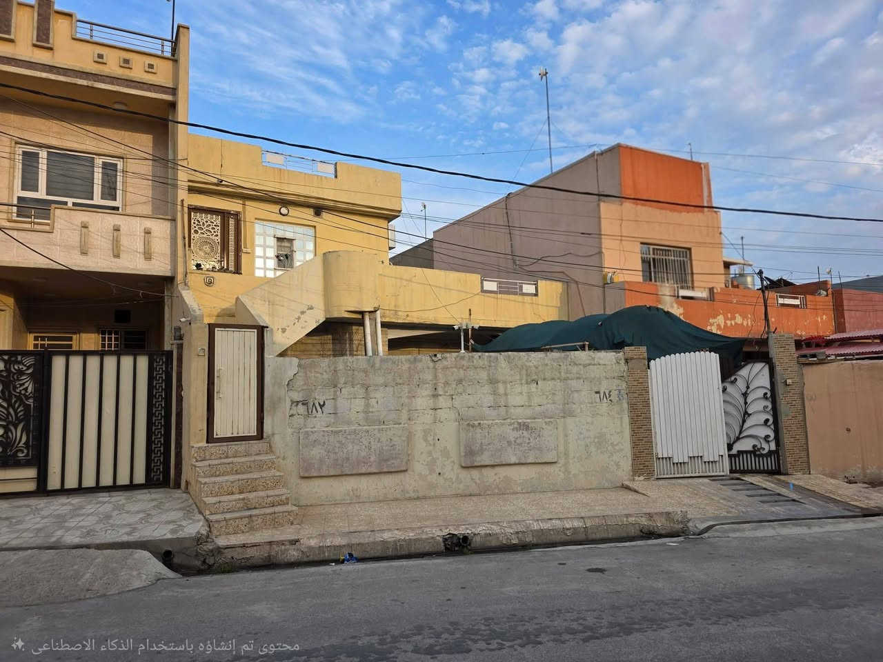 دار للبيع في حي البكر خلف مطعم بيت جدي المساحة 181 م واجهة 10 م طابق ونصف معزول 3 غرف نوم استقبال هول مشتملات  بناء قديم اتجاه قبلة .
***********
***********
عقارات الصفوة حي المصارف قرب جامع سعدي مهدي
