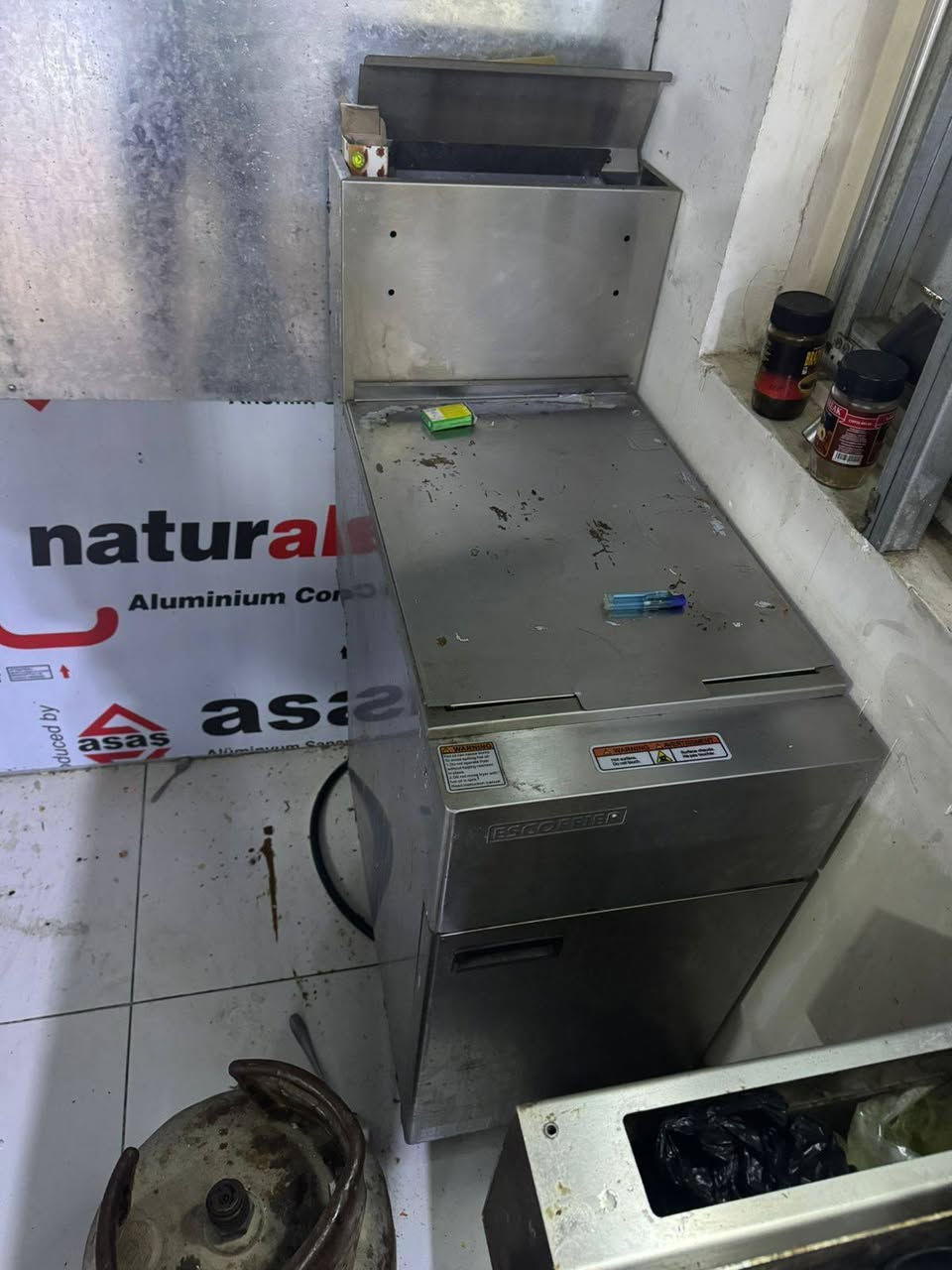 غراض مطبخ مطعم متكامله مكان  واسط عزيزيه الشراي يتواصل على رقم ***********
