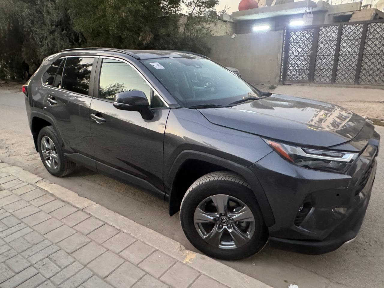 ماشية 4000 فقط يعني زيرو احلى وانظف راف فور

راف فور XlE ‏2024 — مكينة 2500 بانزين وليست هايبرد

1. فتحة
2. بصمة تشغيل
3. بصمة ابواب
4.  رادارت ٣٦٠
5. شاشه كبيرة
6. نطام كار بلي
7. تحديد مسار
8. كامرة دوارة
9. انظمة قيادة 
10. اوتو هولد
11. نقطة عمياء
12. نظام اقتصادي
13. تبريد قطعتين
14. جنطة كهرباء 
15. مانع انزلاق Abs
16. كشن السايق كهرباء 
17. داخل لونين
18. رقم بغداد مميز وباسمي 
19. لايتات زينون

حادثها قطعة وحدة صبغ فقط جاملغ امامي يسره كما مبين في الصور

السعر 230 ورقة وبي مجال بسيط 

للاستفسار الاتصال عالرقم ***********
