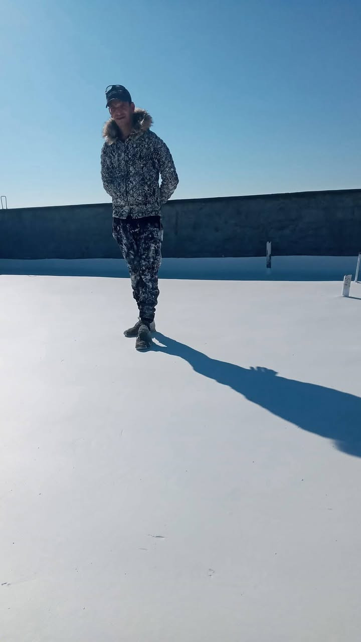 #الجزيرة_كول_رووف***********
تحمي منزلك من حرارة الصيف ومن امطار الشتاء افظل منتج في الشرق الاوسط واسيا 
للعزل الحراري 
ظمان حقيقي عشر سنوات
معالج التشققات.  
عمل الكادر المميز لكادر دهانات الجزيرة 
بقيادة الفنان اسلام ابن الرمادي. الاستفسار على الخاص.
