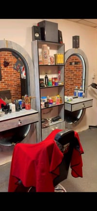 عنوان بغداد باب الشرجي سوك درجات ديكور حلاقه وزاد سكملي وزاد جهاز بخار...