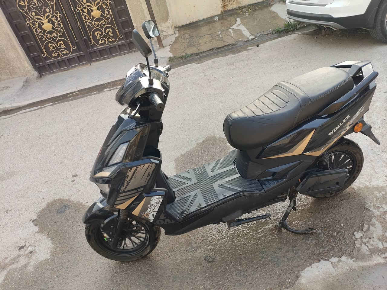 السلام عليكم للبيع دراجة شحن سكنس بطاريات كرافين
هديه وياها خوذه وقناع
1 _ نظام البك R +نظام الامان P 
2_ملف 2000W+سرعه ٦٠ حقيقي +٣سرع
3_لايت  زنون عالي  ناصي + اشاير يمنه ويسره
4_نظام سرقة
5_سويج عدد 2+بصمة عدد 2 + كارت تشغيل NFC
6_بطاريات عدد6 كبار كرافين مسطره جديدات انتاج 2026
7_تشغيل عن بعد 
8_ دراجه ثكيله رزنه بلمشي السريع 
الدراجه كلش جديده مصارلها شهرين عندي مابيها لا طخه ولا شخطه حاطها مال بيت
السعر ٨٣٠ وبيها مجال بسيط 

  الرقم الهاتف/ ***********  واتساب 

 العنوان /البياع
