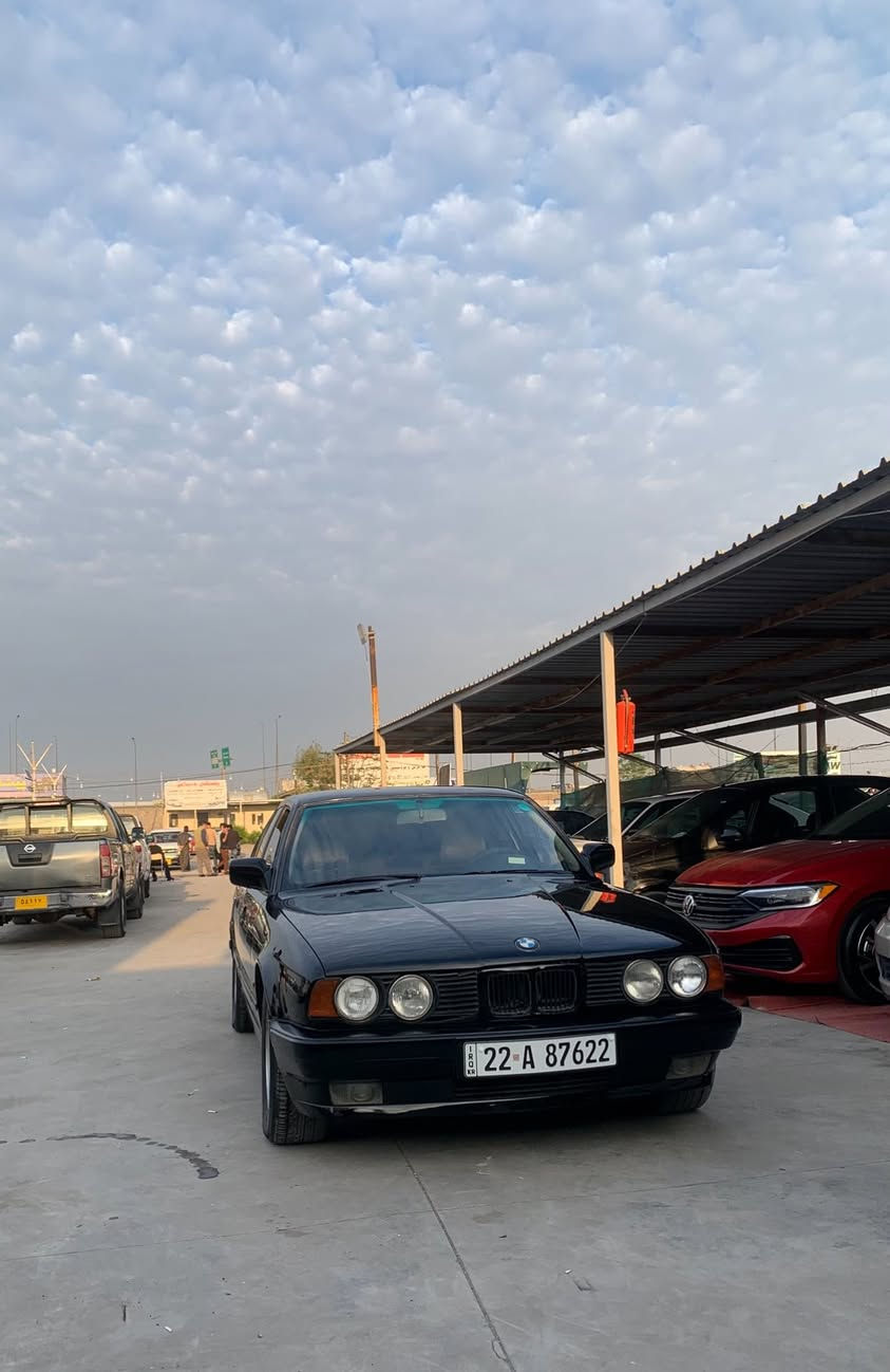 بي ام دبليو
حجم 520i كير عادي
رقم أربيل ألماني
طخم تواير 
صبغ جمالية
أوراق كامله
گير ومكينة مكفولات من كل عيب
السيارة حلوه 
السعر 63 وبيها مجال
 الشراي يتصل ***********
