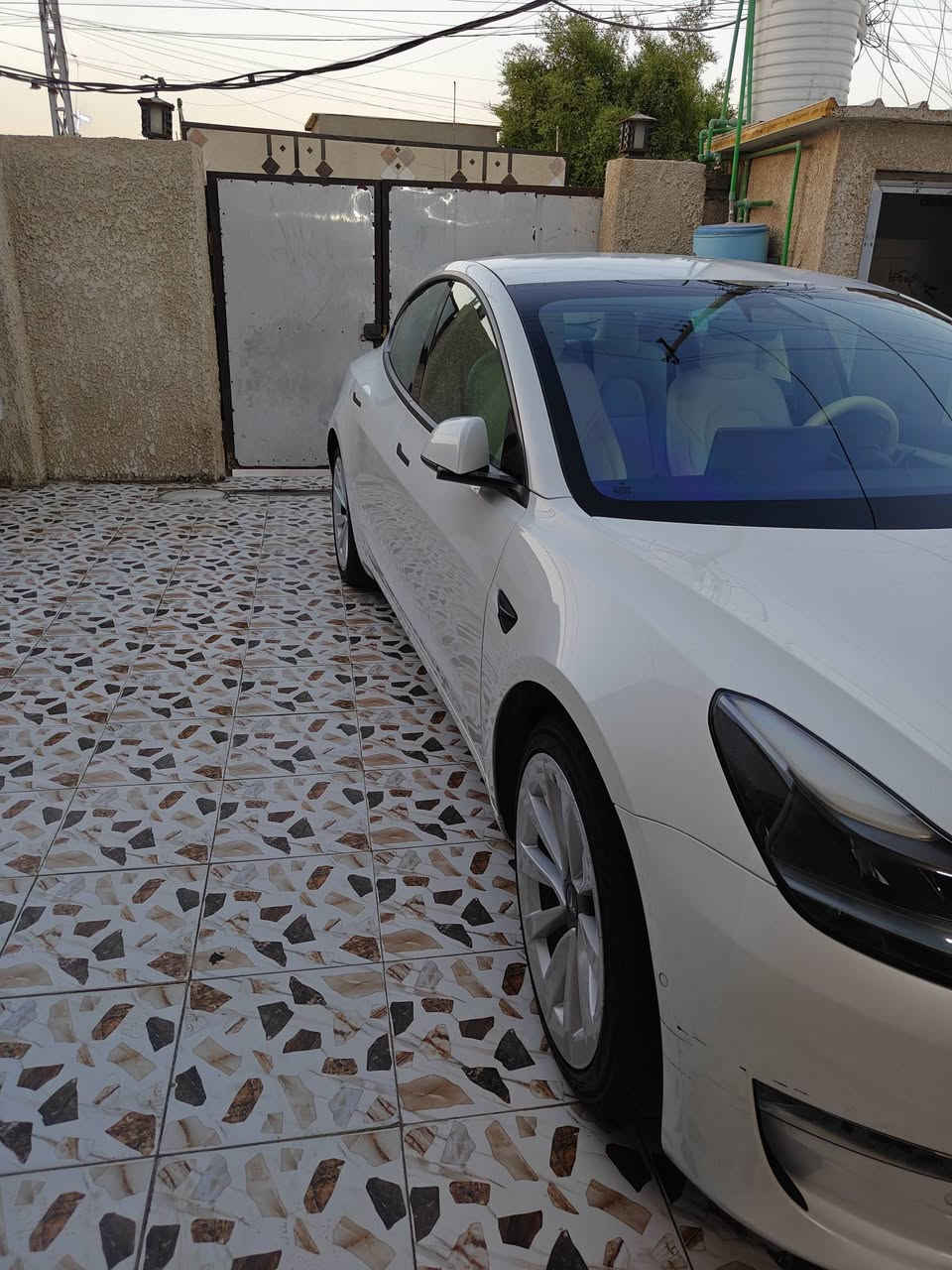 السلام عليكم
للبيع: Tesla Model 3 2022 دبل ماطور (AWD)
🔹 اللون: أبيض لؤلؤي 🤍
🔹 الموديل: 2022
🔹 الفئة: دبل ماطور (دفع رباعي AWD)
🔹 الممشى: 70,000 كم
🔹 الحالة: نظيفة جداً
✨ المواصفات:
دبل ماطور (قوة وتسارع عالي)
شاشة تيسلا الكبيرة + نظام ذكي متطور
أوتو بايلوت (مساعدة قيادة)
كاميرات وحساسات كاملة
تكييف قوي مناسب لحر العراق
سيارة كهرباء 100% (صرفية شبه صفر)
💰 السعر: 177 ورقة (قابل للتفاوض بالمعقول)
📍 الموقع: بغداد
📞 للتواصل: (***********) واتساب
مبدل قبق الجنطه بنفس اللون فقط
🔥 ملاحظة: السيارة استخدام شخصي ومحافظ عليها، جاهزة للفحص وما تحتاج أي صرف.
