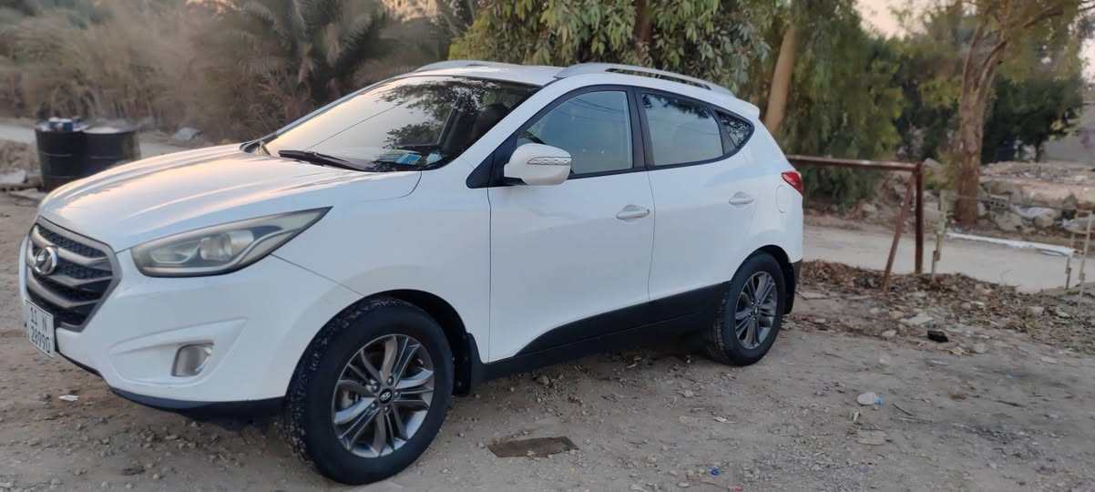 السلام عليكم
توسان ٢٠١٥ خليجي رقم بغداد بسمي 
السنويه لحد ٢٠٣١ 
محرك ٢٠٠٠ دوش
كير محرك صبغ كفاله عامه 
تبريد قطعتين وثلج
مواصفات معروفه... 
رقمي ***********
الاسيا ***********
