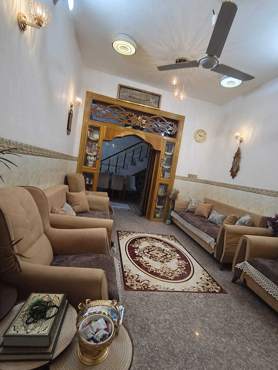 كنطره السلام للبيـــــــــــــــــــع 
مساحه 100م طابق ونص بناء طابوك 
نظيف جداً  طابو زراعي سند 25 اقرار محكمه 
***********
***********

