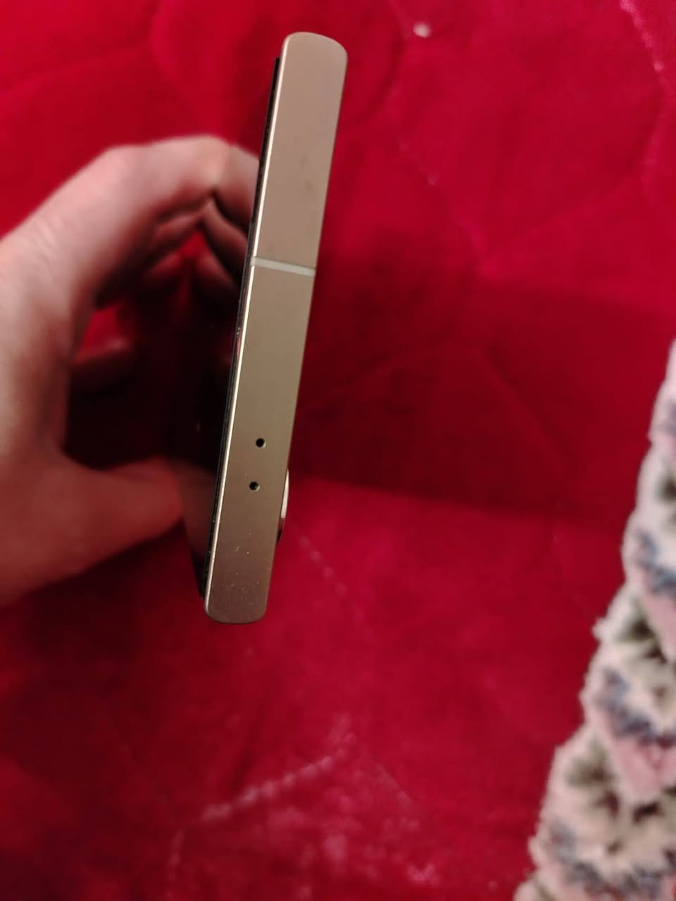 السلام عليكم جهاز اس 24 الترا ذاكره 512 ضمان عبن الفهد اللون ذهبي نظيف جدا جدا نظافه 100% عدا فطرر بالظهر قبل يومين وقع مني ملحقاته كاملة مع لاصق شاشة اصلي وحافظة اصليه مال سامسونج الاجت ويه نسخة التيرا بنفسجية للبيع سعر 975 او مراوس الجهاز اس 25 اف اي واخذ فرق العنوان بغداد الزعفرانيه للاتصال ***********
