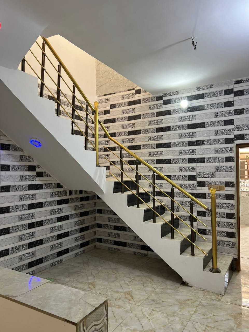 يالله
بيت البيع كربلاء المساحه 50 طابق ونص بناء بلوك العنوان حي ميثم التمار قريب أسواق برتقاله ع سادين الجاير 
يصلح سكن او حسينه
السعر 65
***********
***********
