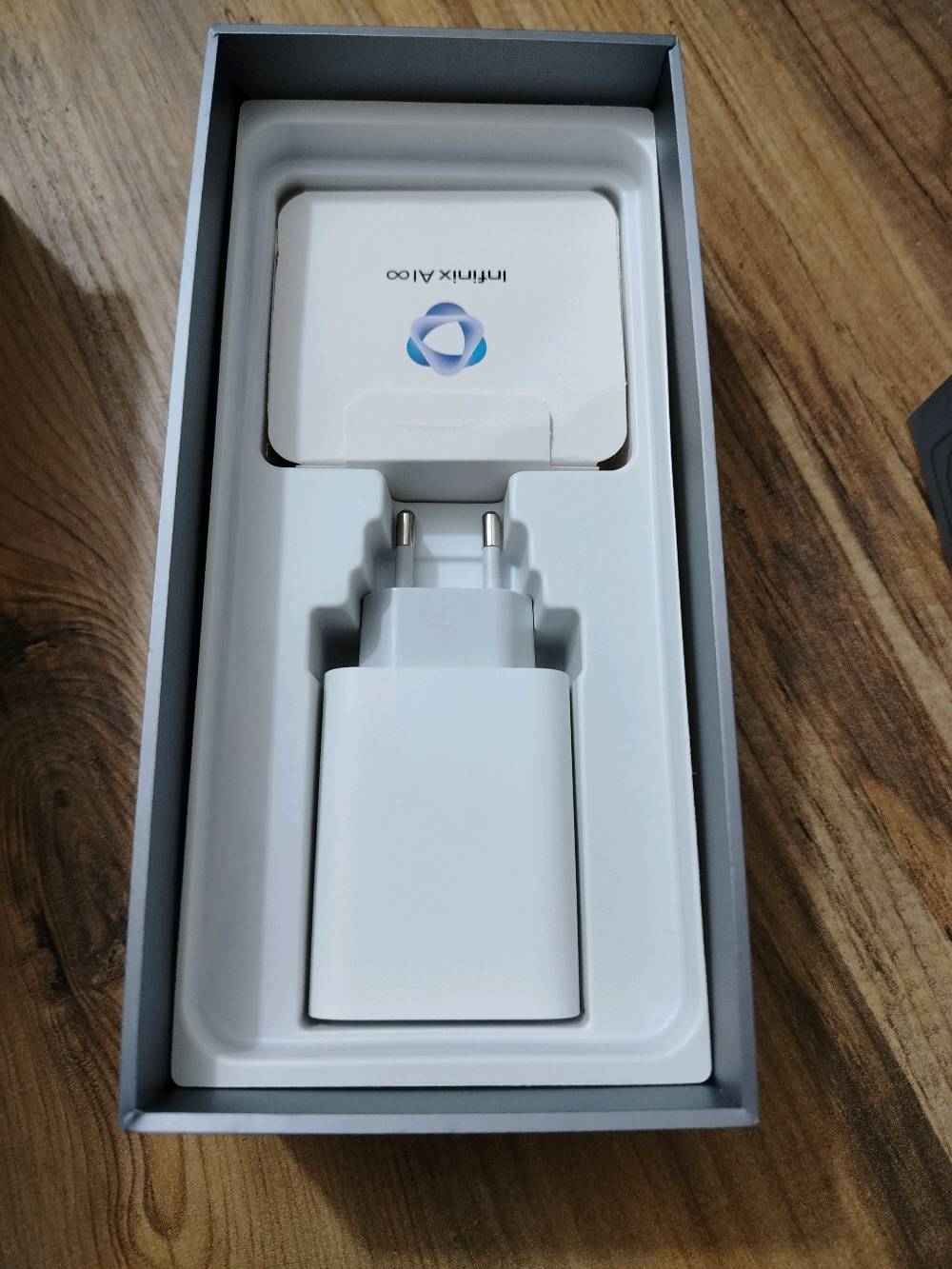 سلام عليكم 
جهاز انفنكس نوت 50 برو 
الجهاز نظافة 100% صالي اقل من شهر من اشتريته الذاكره 256 العشوائية 12+12 المعالج ميدتيك هيلوجي 100 التميت كامل ملحقات شاحنه وسماعات وشاعن عكسي