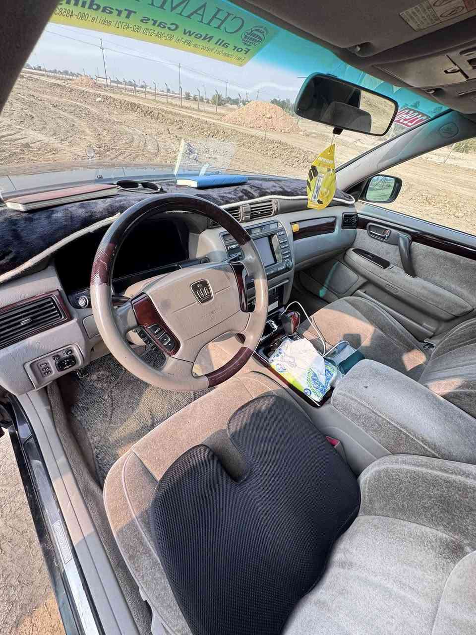 السلام عليكم  ملكه 2002رقم انكليزي
فول ماعده الجلد والفتحه
اربع دكم 
السياره مكفوله من الكص والضربه القويه 
مداور ثاني يوم السعر 135 بيه مجال بسيط 
***********
