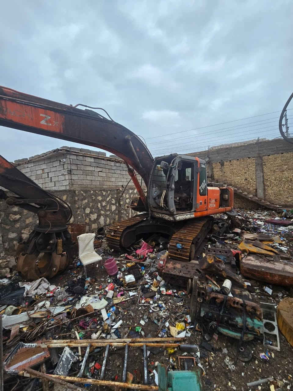 السلام عليكم
حفاره زت اثري 210 Z موديل الفينات بسمنه 

حفاره شغاله عوزه شويه صيانه وتلحيضات 

مشتغله ع حديد 

السعر 150$ وبيها مجال قليل بدون كمشه 

المكان الديوانية 

*********** رقمي الهاتف
