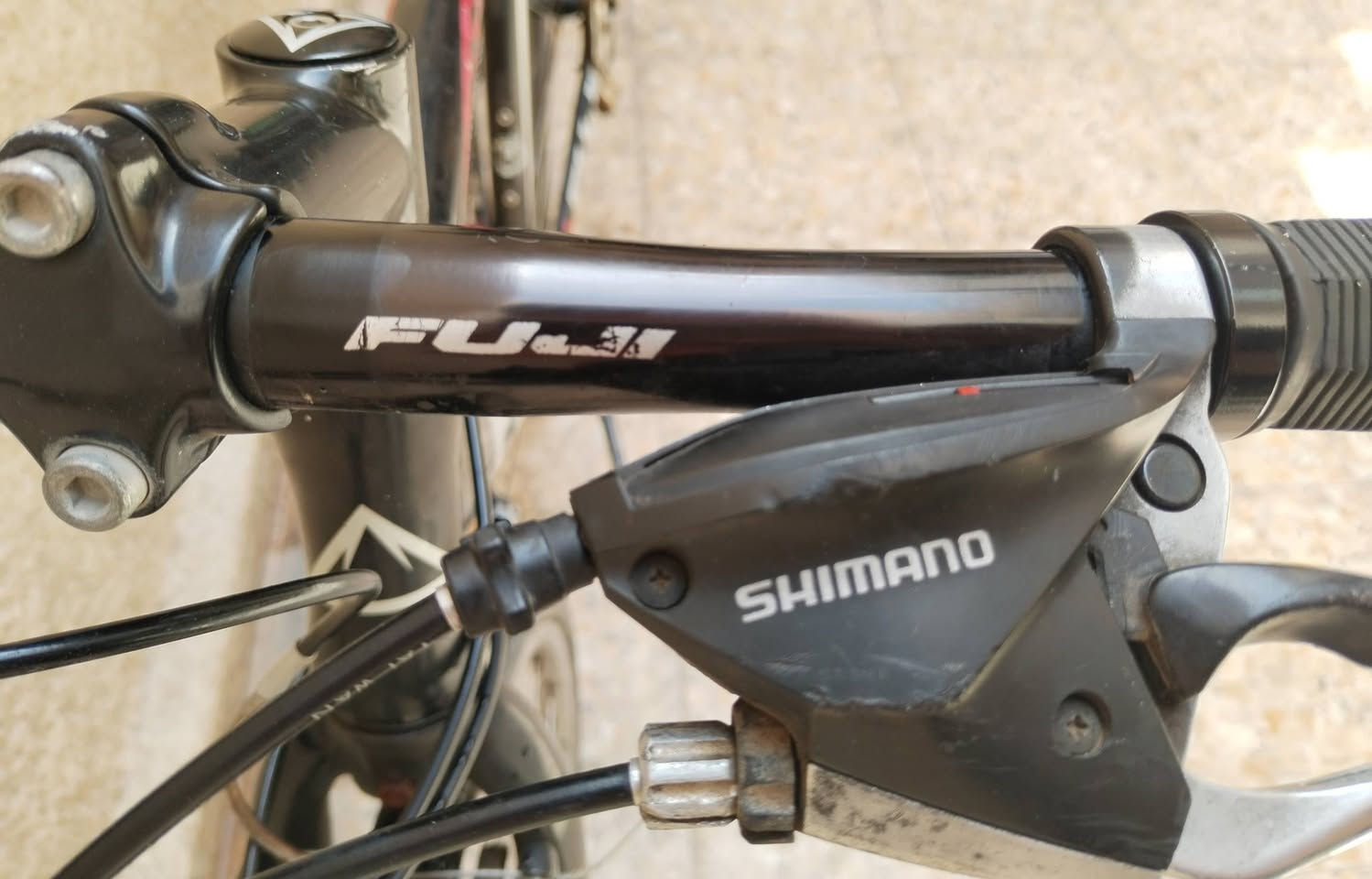 بايك c700
ماركه فوجي FUJI
صناعه ياباني 🇯🇵
معدن فول المنيوم
تبديلات الكير 3* 8
حجم 28
قياس الفريم M
وياله كمبليون
بريكات تكيترو
تايرات كيندا 
فريم مضلع 
البايك كله مختم فوجي
السعر 160 الف وبي مجال
العنوان بغداد الكرادة
***********
