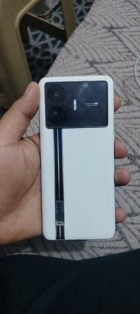 ريلمي جيتي نيو ٥ SE  جهاز نضيف جدا  ذاكرتة واحد تيرا  بطاريتة ٥٥٠  شاح...