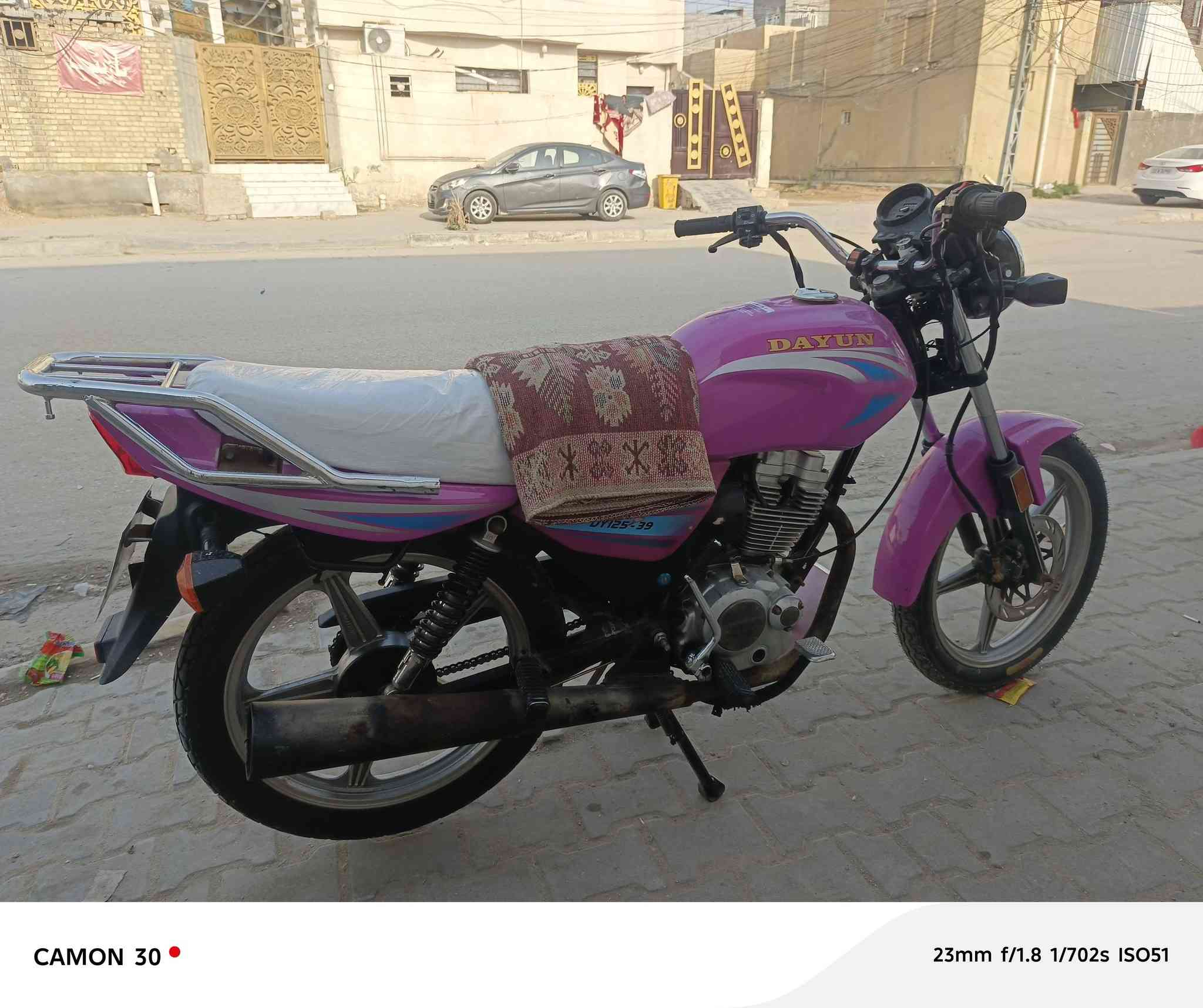 السلام عليكم دايون عضم موديل ٢٠١٨اوراق اصولي فقط وصل المعرض ضايع دراجه كامله كهربائيات اشاير سلف كله شغال سويج سجينه مكينه مجفته السعر ٧٥٠ وبيها مجال *********** متواجد واتساب
