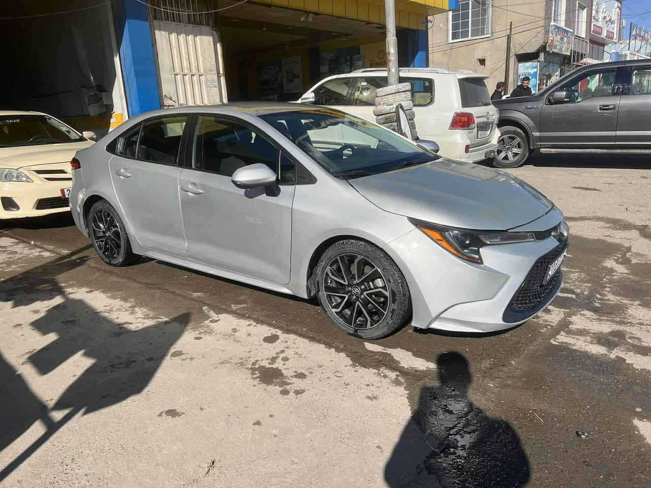 تۆیۆتا کرۆلا ٢٠٢١ le سێ پارچەی بۆیاخە ئێرباگ بەس شانی تەقیوە گێڕ و مەکینە و تەبرید هەموو شتی بە شەرت رەقەم و سەنەوی نوێیە سعری ١٣٧ و کەمەک مەجال ٣٦٠هەزار خرامەی لەسەرە دوای مەعامەلە دەیگەرێنمەوە 
*********** أربيل, العراق
