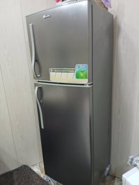 ثلاجة شارك نضيفة للبيع التواصل مع الرقم ٠٧٧٠٢٣٤٣٥٢٦