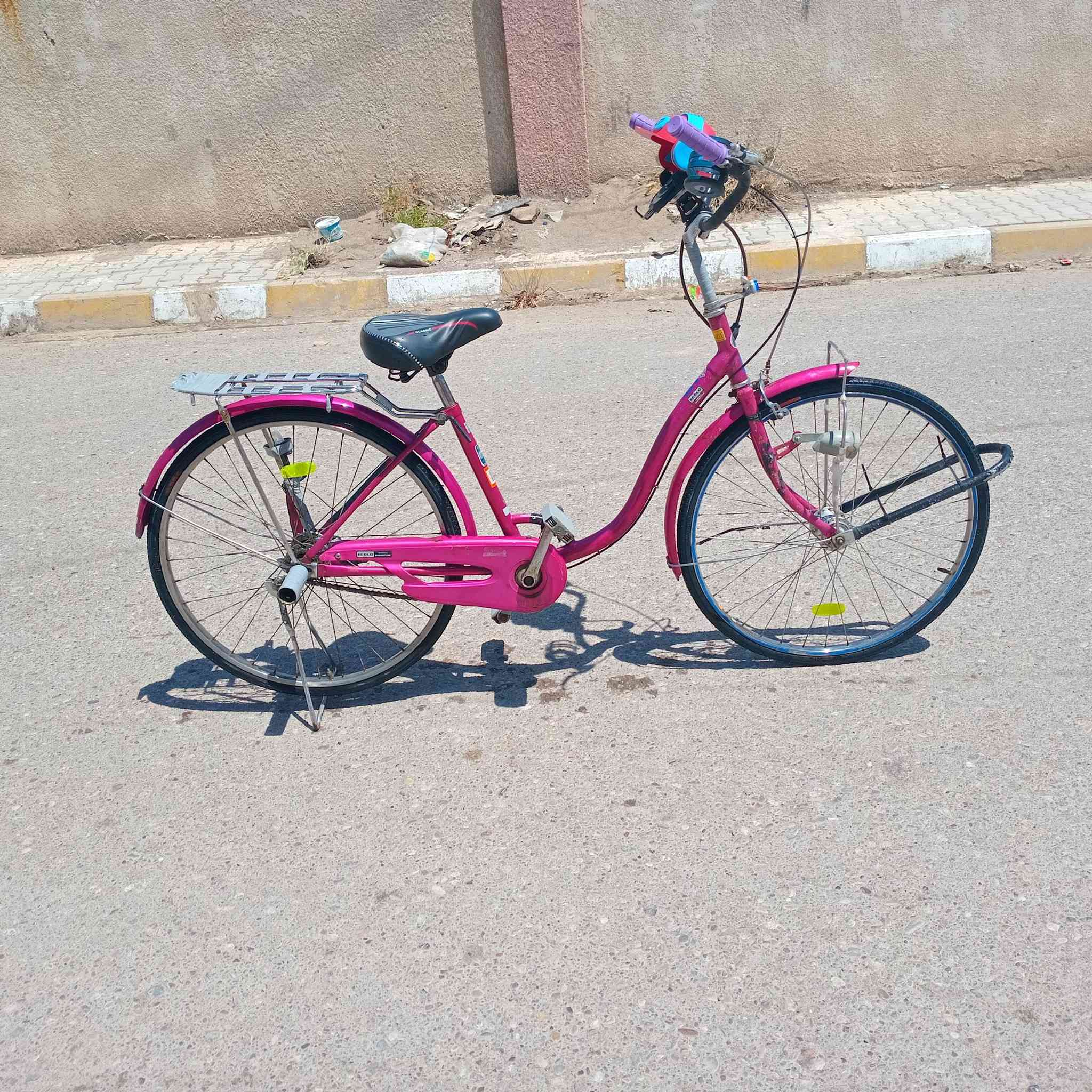 السلام عليكم باسكل حجم 27 السعر 75 وبي مجال الاتصال ***********
