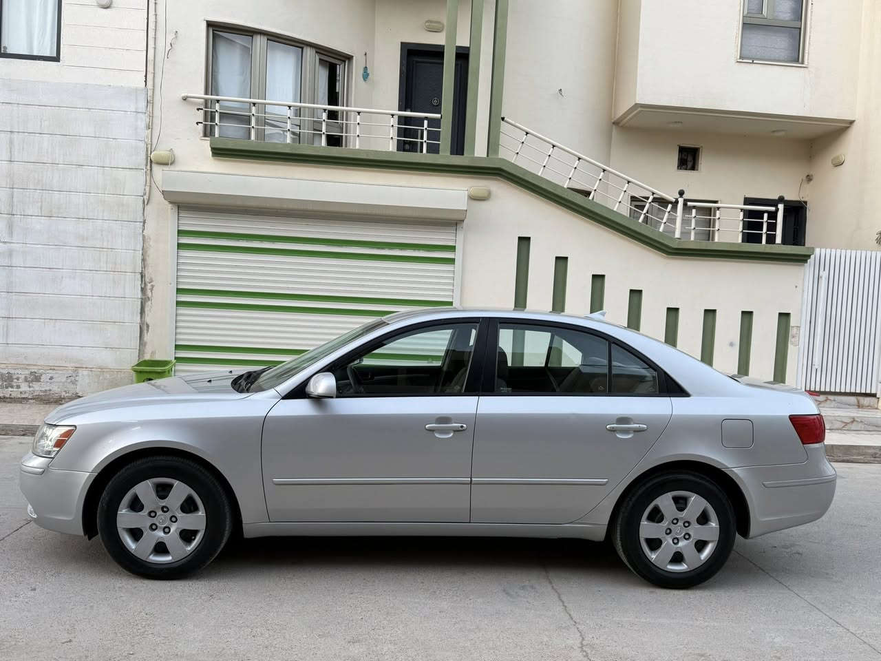 سيارة سوناتا وارد امريكي 2009 
شرط كير محرك ما مفتوحه صدر امامي خلفي جاهزها اربعه تايرات جددت سنويه وارقام جديده بااسمنه تحويل مباشر بيها جاملغ امامي امبدل وباب كلير امريكا سعرها 125
***********
