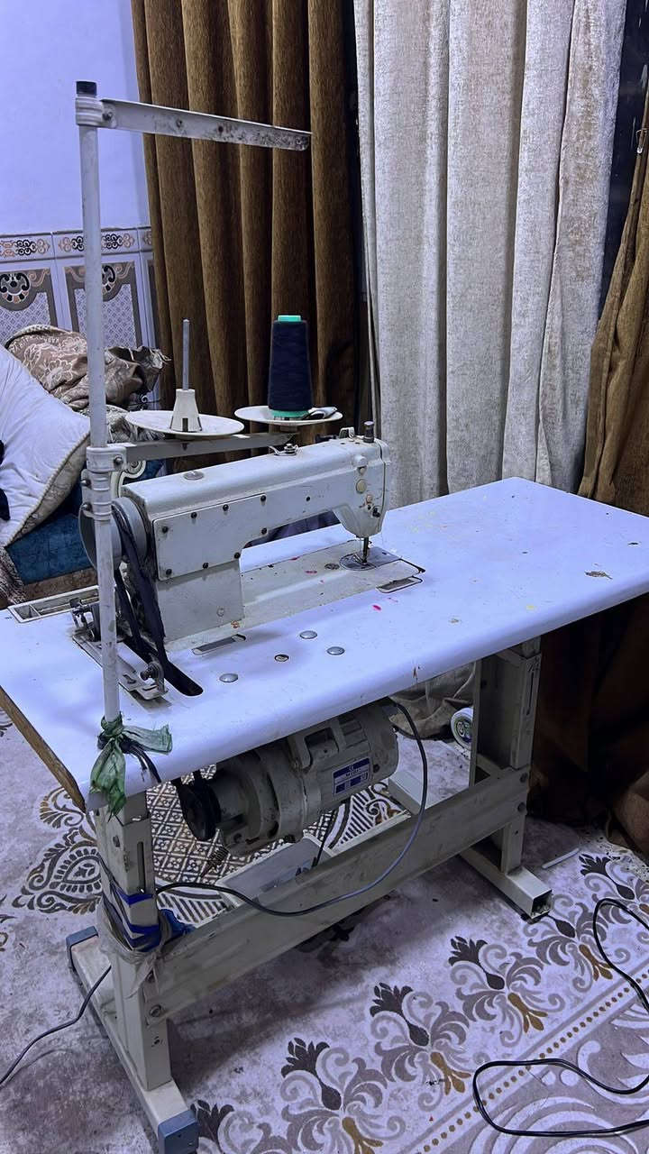 مكينة خياط للبيع شغاله مابيها شي مثل ما واضحه بالصوره السعر٢٠٠ وبيها مجال مكان المكينه نجف كوفه  مكلفه بالنشر اي استفسار اتصل ***********
