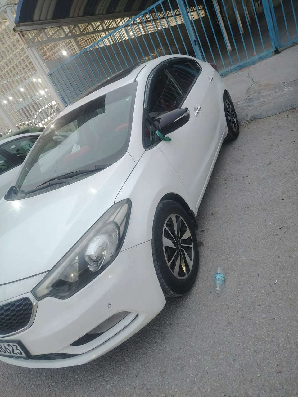 .. السلام عليكم..
سيراتو 2014 
فول مواصفات عد البصمه
فتحه  +شاشه+ تحكمات  جهتين +شفتات+ حساس خلفي +حساس امامي + مري شفط+ تبريد خلفي +
تبريد ثلج 🥶
5 ويل كب
كفاله عامه ماعده بارد بسيط
كير +محرك +حداديه كفاله 
محرك 1600
رقم اربيل نكليزي.. بسمي 
سياره خير من االله احله من الصور مكان سياره بالنجف 
السعر ..125 
وبيه مجال بسيط 
***********
