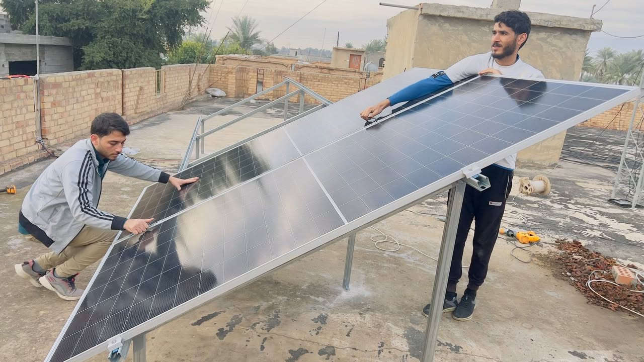 عندما تجتمع الهندسة الدقيقة مع تكنولوجيا الطاقة المستدامة ☀️
بإشراف ميداني مباشر من المهندس باسم الحسن، تعلن شركة "قوة الشمس - Sunpower" عن إنجاز محطة طاقة شمسية بقدرة 12 امبير نهاري و 10 امبير ليلي للاخ #هادر_ثاير_مناور في قرية جويزرات ، حيث نضع بين أيديكم خبرتنا في تحويل الحسابات الكهربائية المعقدة إلى واقع ملموس ومستقر.
لماذا تختار منظوماتنا؟
• 🛡️ ضمان يمتد للأجيال: 15 سنة على الألواح و 2-5 سنوات للإنفيرتر.
• 🔋 تكنولوجيا الليثيوم (Lithium): بطاريات متطورة بضمان 5 سنوات لأداء يدوم طويلاً.
• ⚙️ تصميم ذكي: حسابات هندسية تضمن لك أقصى إنتاجية حتى في أصعب الظروف المناخية.
💰 استثمر في راحتك: نوفر لك خيارات دفع مرنة (نقد وبالأقساط) لننقل حياتك بعيداً عن ضجيج المولدات.
__________________
المهندس باسم الحسن
‭ ٧٧٦ ١٩٧ ٠٧٨٣‬
‭٠٧٨٢ ٤٩٥ ٢٤٨١‬
_______________
 فرع الضلوعية 
استاذ ازور السعد النظيف
‏‭    ٠٧٨٢ ٩٤٦ ١٢٢٤‬
‭٠٧٧١ ١٠١ ٩٨٦٣‬
—————————-
فرع يثرب 
استاذ بهاء الحساني 
‏‭٠٧٨٢ ٤٩٦ ١٨٠٣‬
المهندس باسم الحسن
شركة قوة الشمسSunpower
بهاء العراقي
