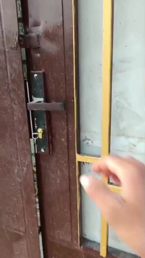 يا الله السلام عليكم بيت للبيع المساحه ٥٠ متر البراكيه شارع المطار القديم خلف جامع أم البنين السعر ١٣ مليون معه المجال الاستفسار على الرقم *********** مكتب بركات العباس ع
