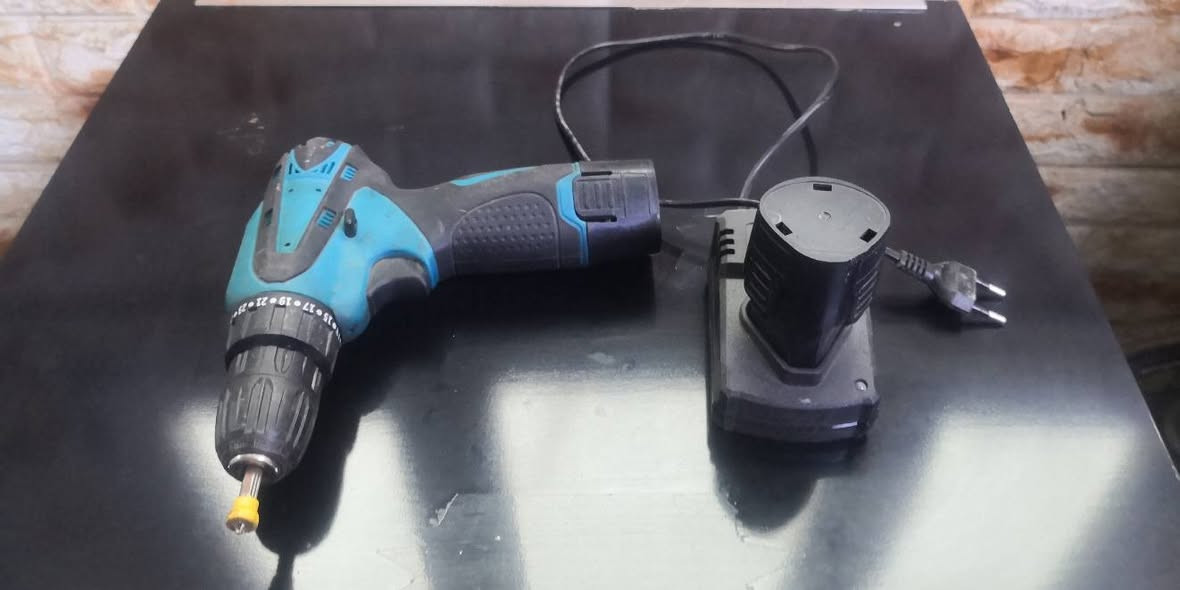 السلام عليكم
مبرده حجم كبير السعر ٧٥الف
دريل شحن اصلي ٢٥الف
بلازمه ٣٢ بيها نقطه بل شاشه تفيد للكاميرات بدون نت السعر ٤٠ قفل
ميز صيانه متر وربع السعر ٥٠الف
الامين سكينه شارع المكاتب *********** بي واتساب
