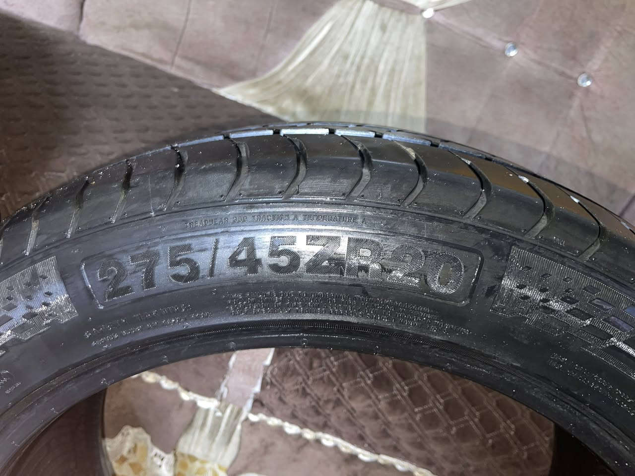 سلام عليكم
تخم تايرات جارجر  حجم 275/45/20 

كوري اصلي درجه أوله 

التاير صار  ثلاث أيام من شديته بس اشتريت وياله مع تايرات وضميت الجدد هذن

السعر الزوج 175 وبيه مجال حك الجيه 

الهاتف *********** واتساب
