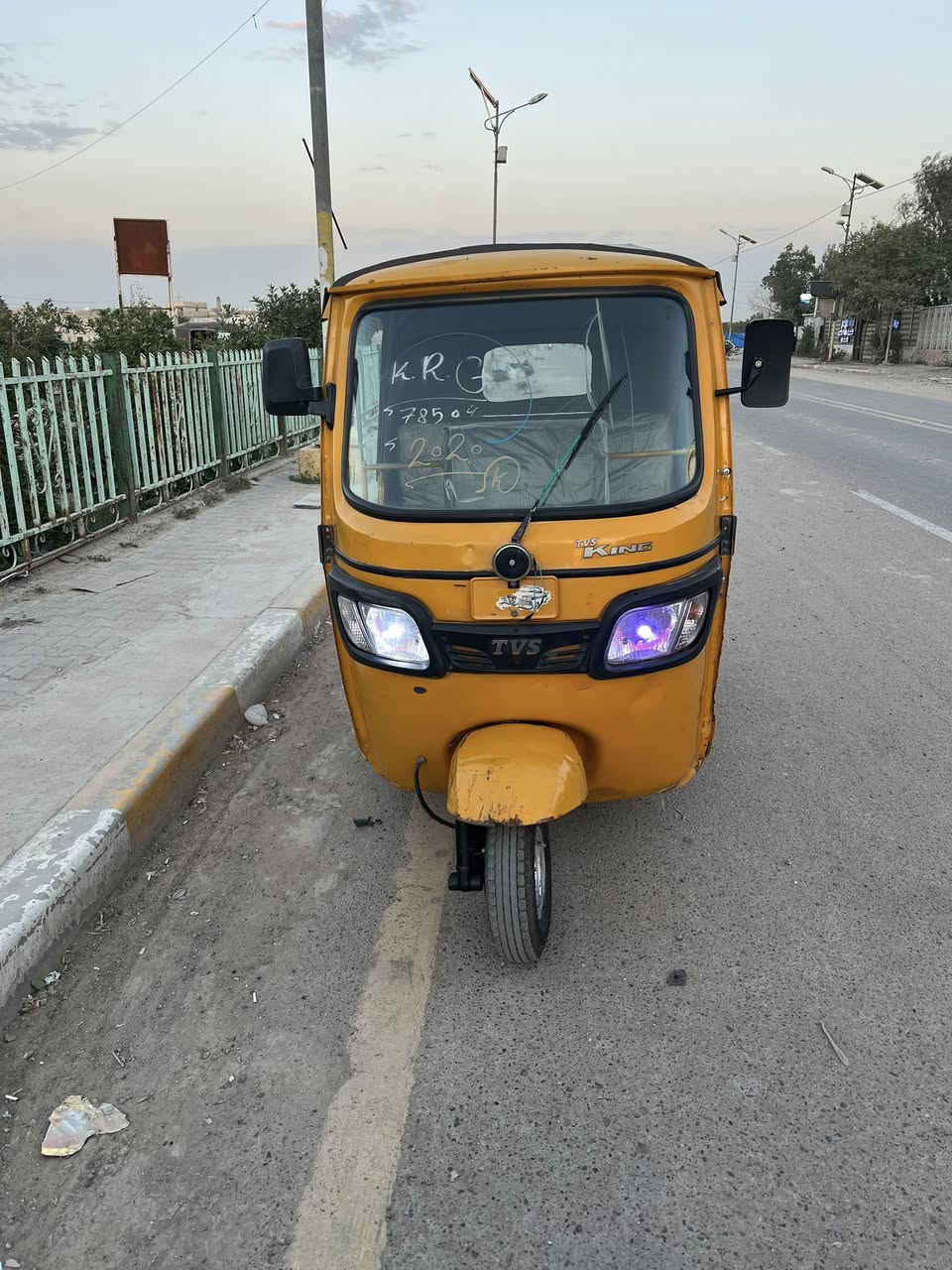 السلام تكتك تي بي س موديل عشرين ٢٠ مكينه جديده قبل شهر شادينهه  مال ٢٣ مرقمه بغداد تحويل ثاني يوم تكتك جاهزه من كلشي كبل الشغل ماتصرف عليهه ابد *********** مكاني بغداد الغزاليه نهايت شارع المركز
