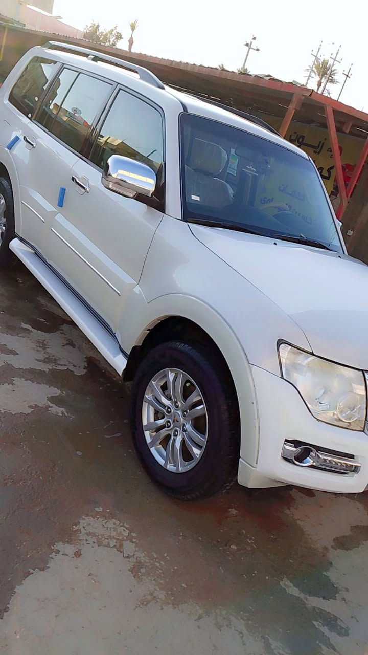 السلام عليكم باجيرو حبتور 2018فول 1/1كفاله عامه ماشيه 80تحويل ثاني يوم السعر 220وبيها مجال قليل مكان السياره الديوانيه رقم الهاتف***********
