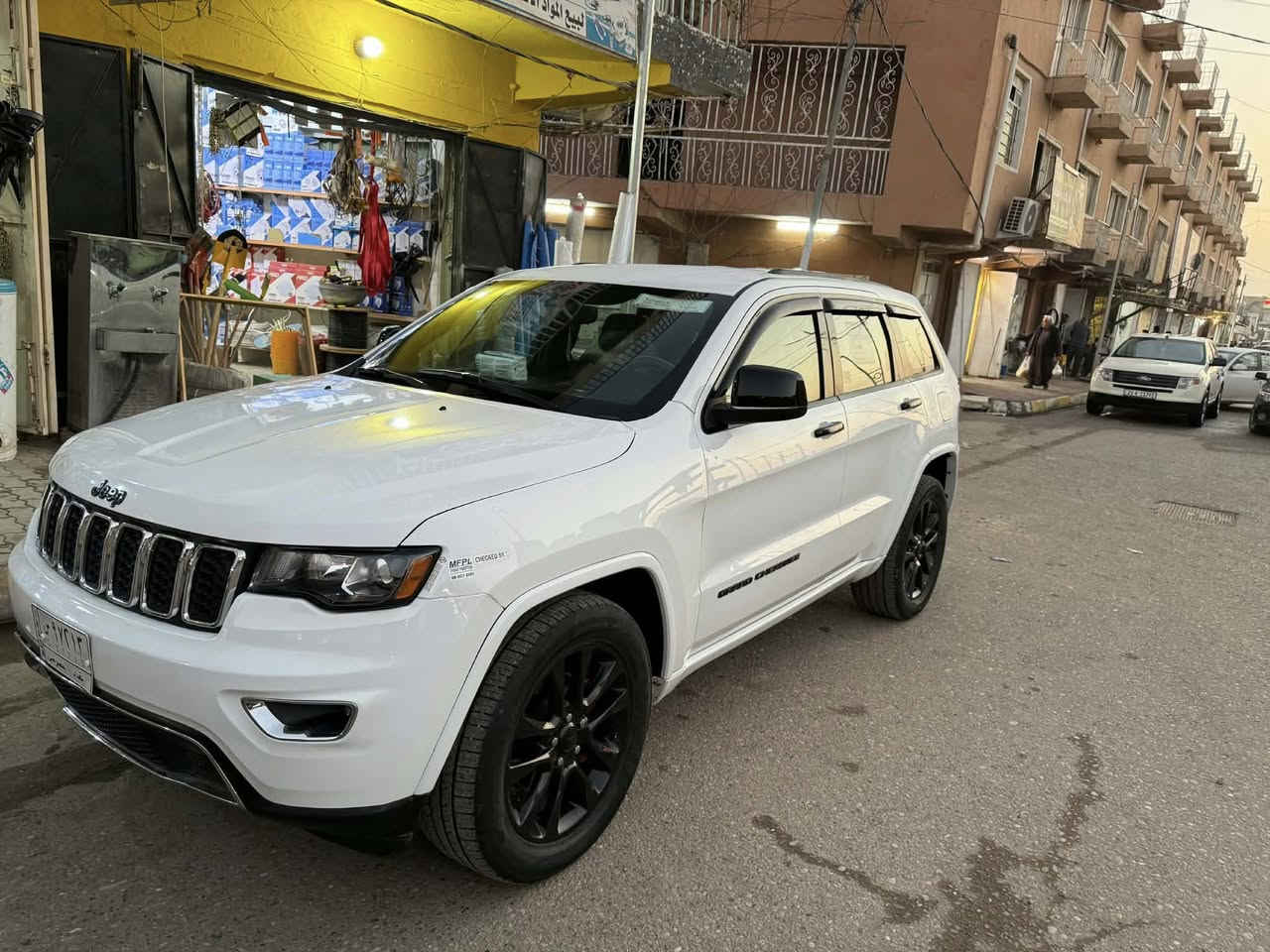 جيب 2019 بلاك توب رقم بغداد قطعتين صبغ بدون دواخل وبدون شاصي ماشية62 الف ميل جاهزة من كلشي باسمي محرك مو مفتوح السعر225$ وبيها مجال او مراوس حسب القناعة الاتصال بالرقم ***********/تكريت/القادسية شارع الگراج
