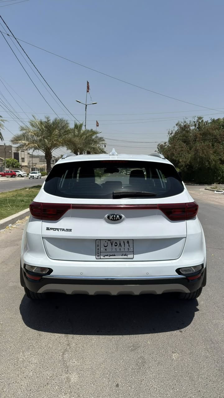 السلام عليكم
كيا سبورتج 2021 خليجي 
بصمة
كاميرا 
حساس امامي خلفي 
كشنات كهرباء 
شاشة كبيرة كار بلي اصل 
داخل حمصي 
جلد 
اشاير مري و ترحيب 
ماشية 40 الف حقيقي 
سيارة كاملة مكملة بيهة شخط اقل من شبر بالباب الخلفي عكس السايق متصلح بالكارت موجود بالصور 👇

السعر : 21,500 $ 
العنوان : السيدية 
وتساب و اتصال : ***********
