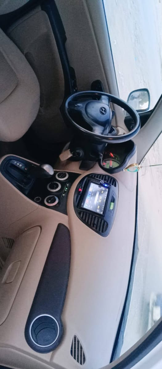 هونداي للبيع موديل 2010 بيه صبغ بل بنيد والجملغ بدون داخل السيارة بسمي السعر 68وبيه مجال ***********
