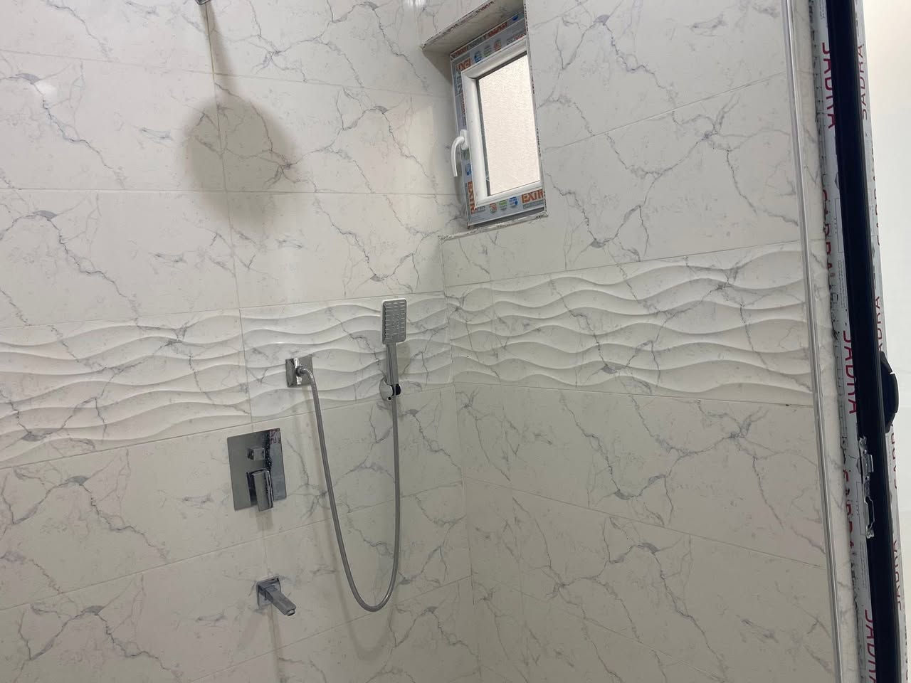 دار للبيع مساحه 150 م طابقين طابو صرف
حديث صفر 
الموقع حي الجامعه مقابل جامعه كركوك فرع جامع إسماعيل الولياني 
للاستفسار والمعلومات الاتصال على الأرقام التاليه *********** او *********** او مراجعه مكتب احمد الجبوري للعقارات حي الواسطي شارع الغذائيه مقابل مذخر ألماسه 
السعر ع الخاص لطفا
