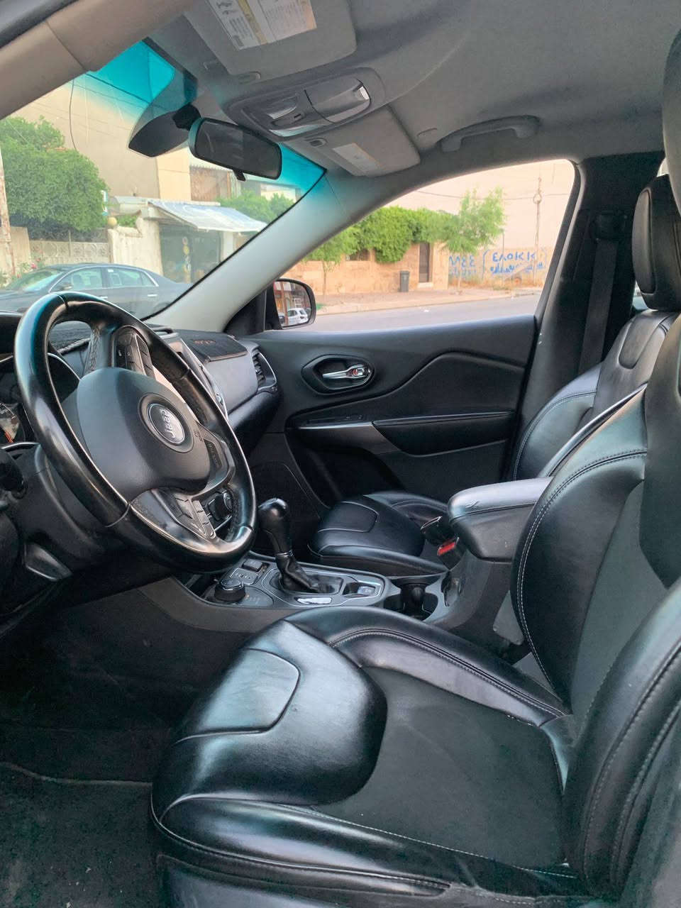 Jeep Cherokee 2020 
                #143 
وارد ئەمریکی awd
سێ پارچە سبوغ 
بۆنیت و دوو چاملغ 
بێ ناوگرتن ، بێ ئێڕباگ 
ڕۆیشتن / ٤٣ هەزار میل 
مەکینە / V4,2.4 
فوولی بێ سلایت 
سەنەوی ٢٠٢٧ 

نرخ / ١٣٧ $ أربيل, العراق


**إذا كنت صاحب هذا الإعلان وتريد حذفه لأي سبب، رجاءا أرسل رسالة إلى الدعم الفني**