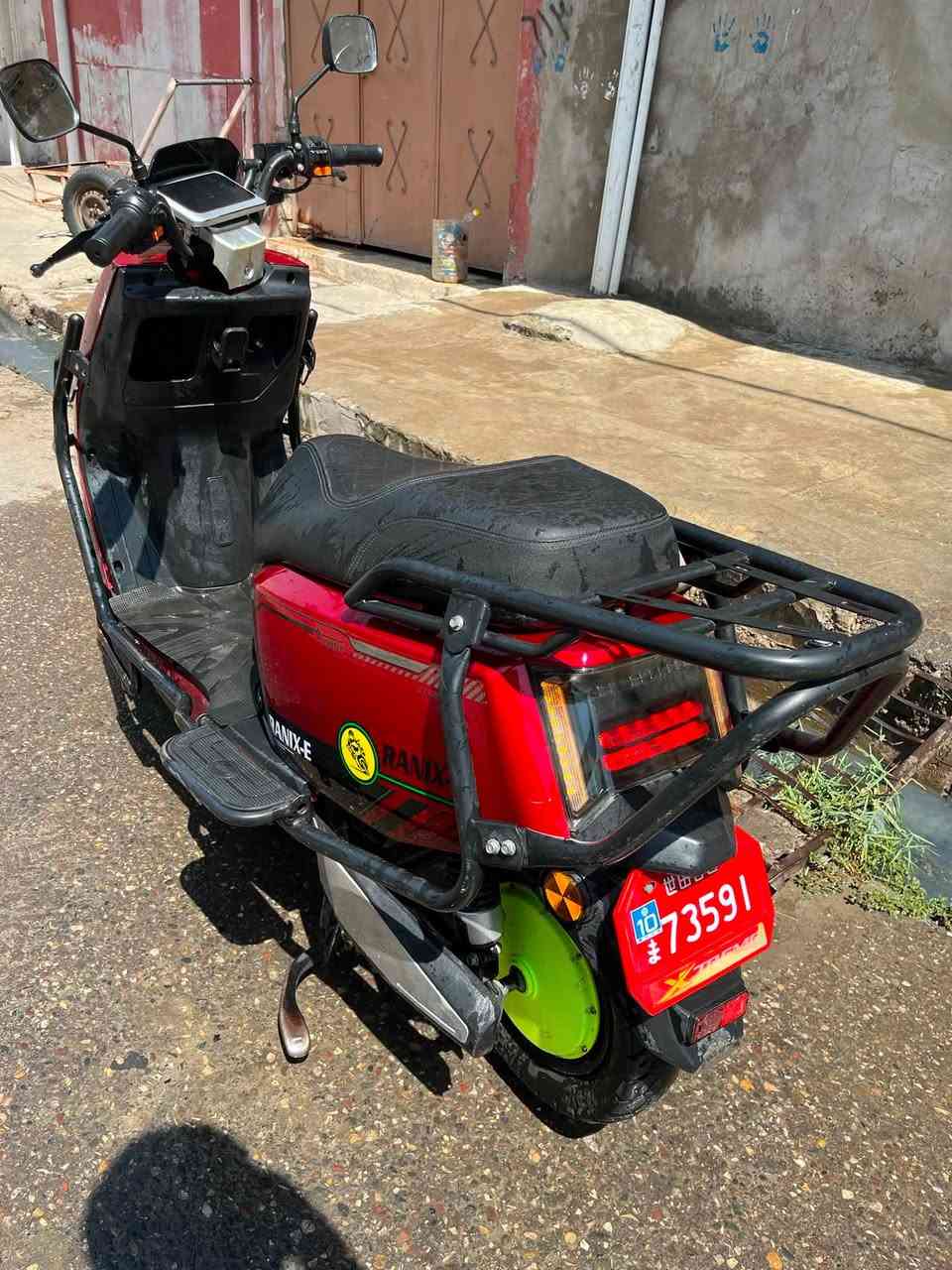 السلام عليكم
دراجة RANIX ام عيون شركة دراكون 
ملف 2000w
3سرعات 
سرعه : 99 انطيك حقيقي 80
دراجة مدرعة حماية 180 ْدرجه + نضام R
دسك رياضي 
6 باتري 
دراجة ميعوزها ربع فقط تاير خلفي طاك  انطيك حك تاير جديد وتروح تشد وتتوكل 
سعر :625 
تواصل : ‭***********
